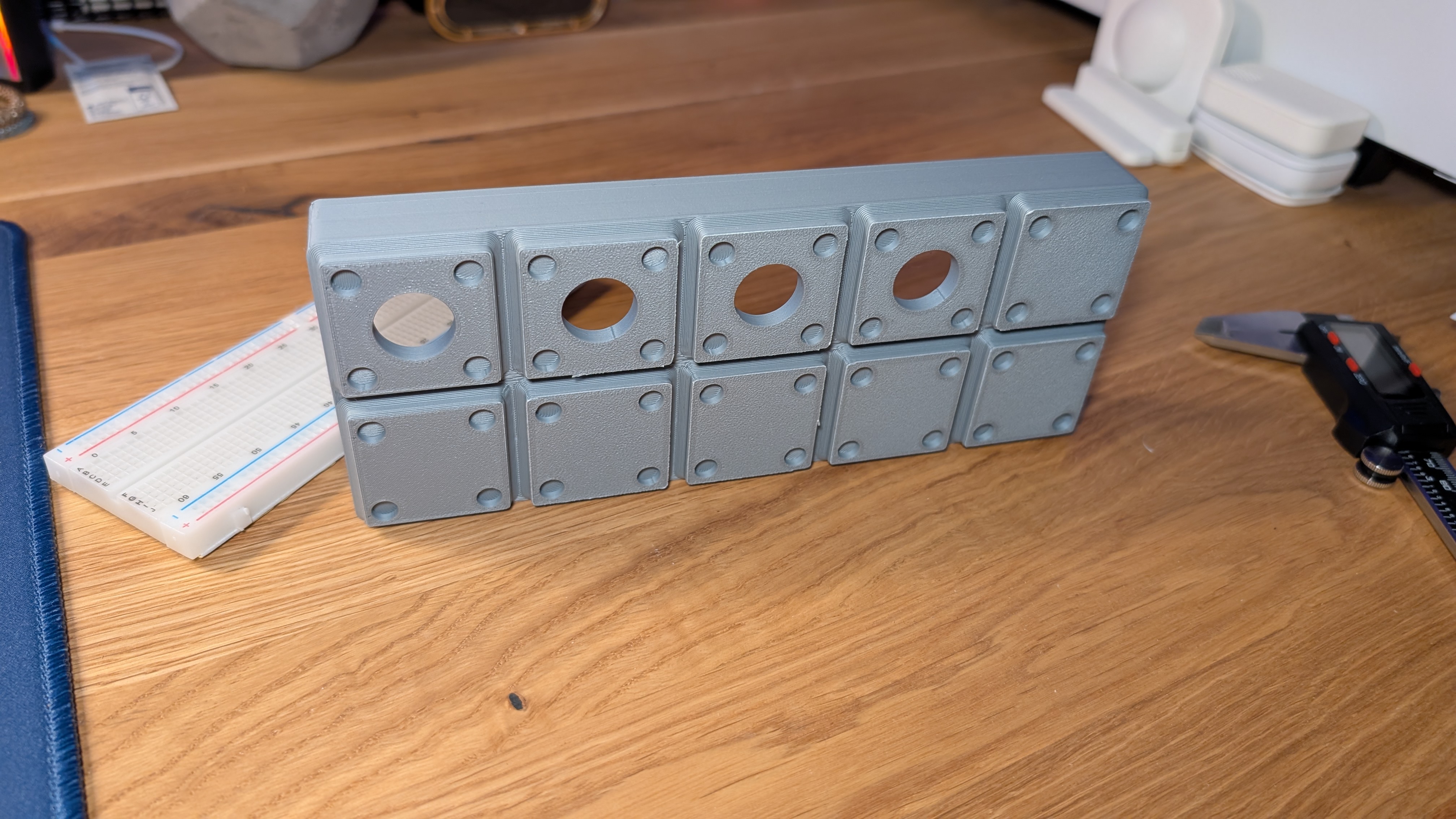 Miniatura 3 do modelo 3D Stackable Gridfinity Breadboard Tray