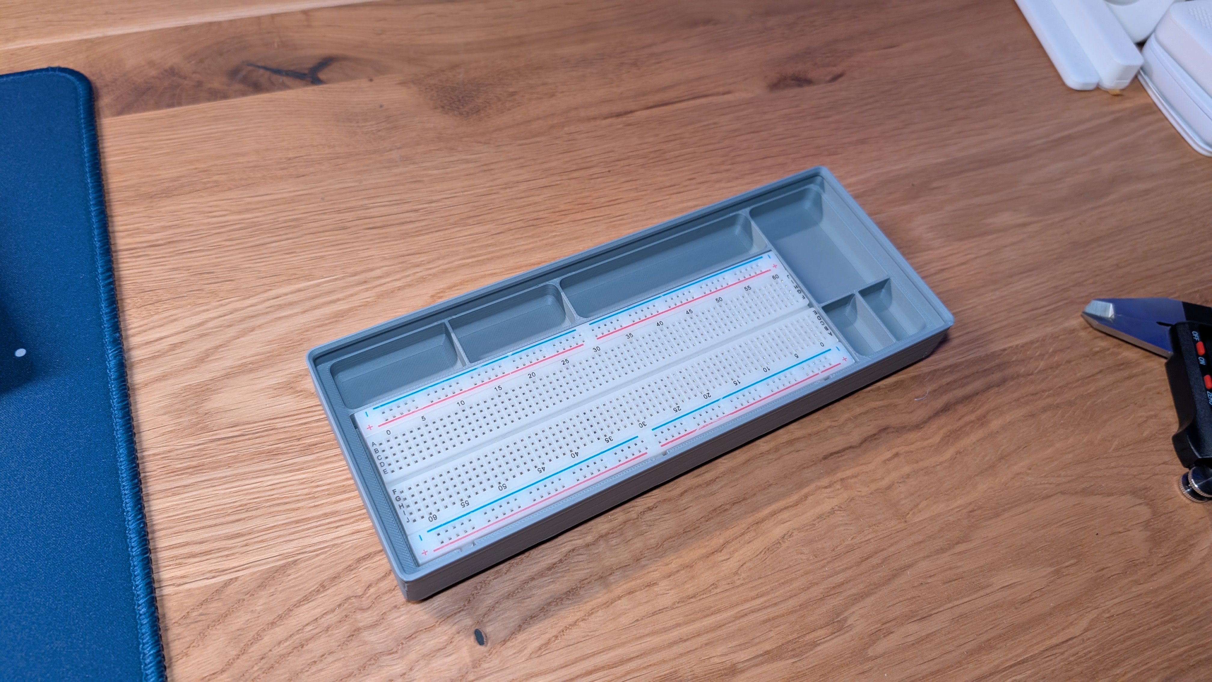 Miniatura 2 do modelo 3D Stackable Gridfinity Breadboard Tray