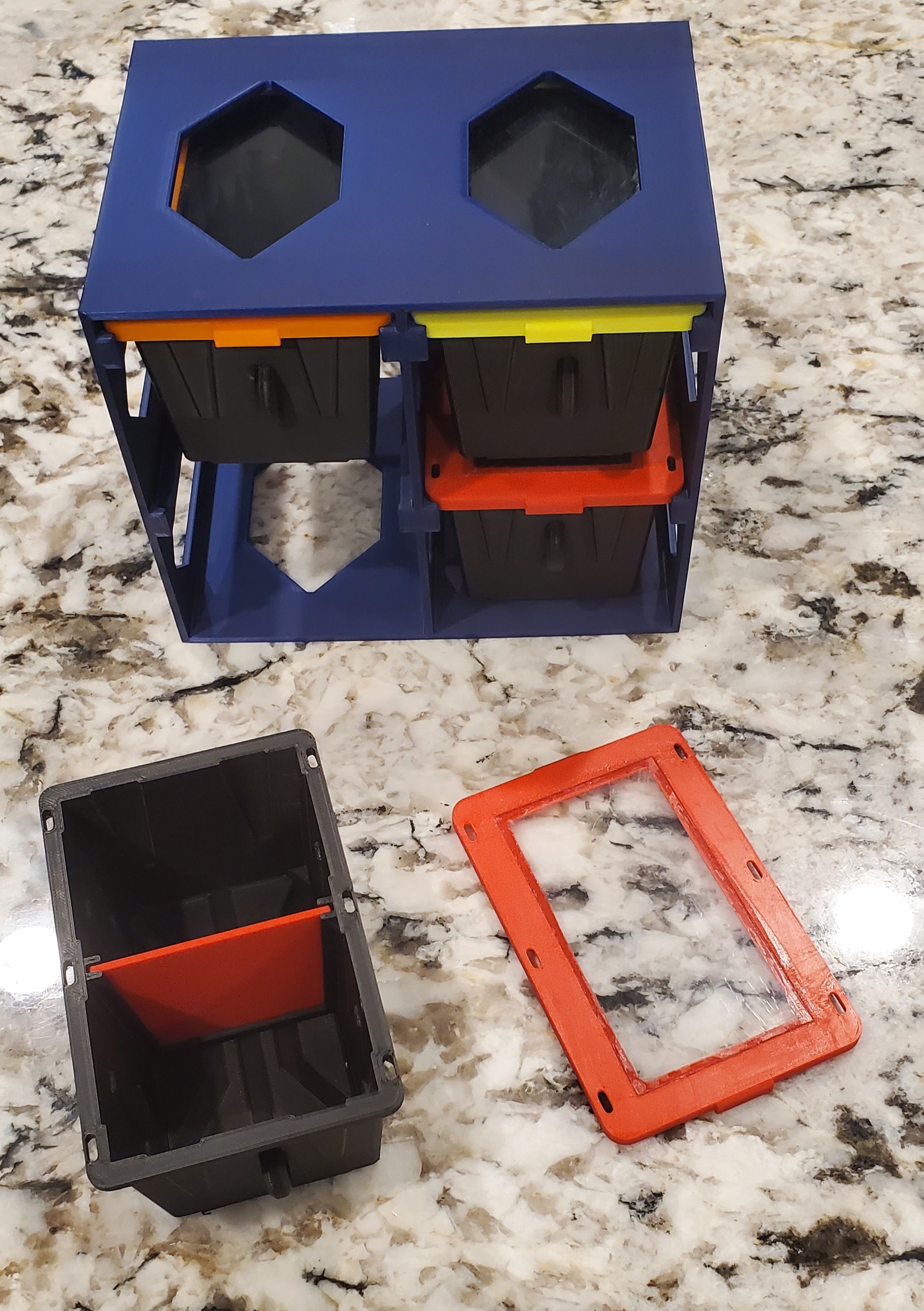 Teeny Tote Lids with End Latch and Clear Top