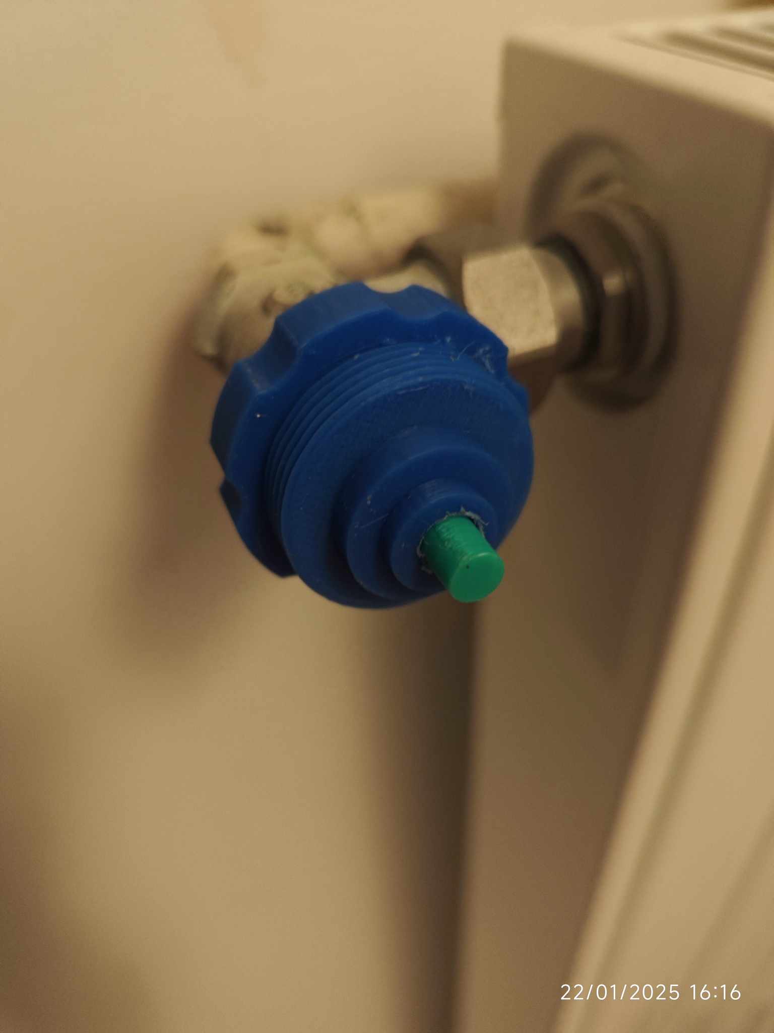 Radiator valve adapter M28 > M30