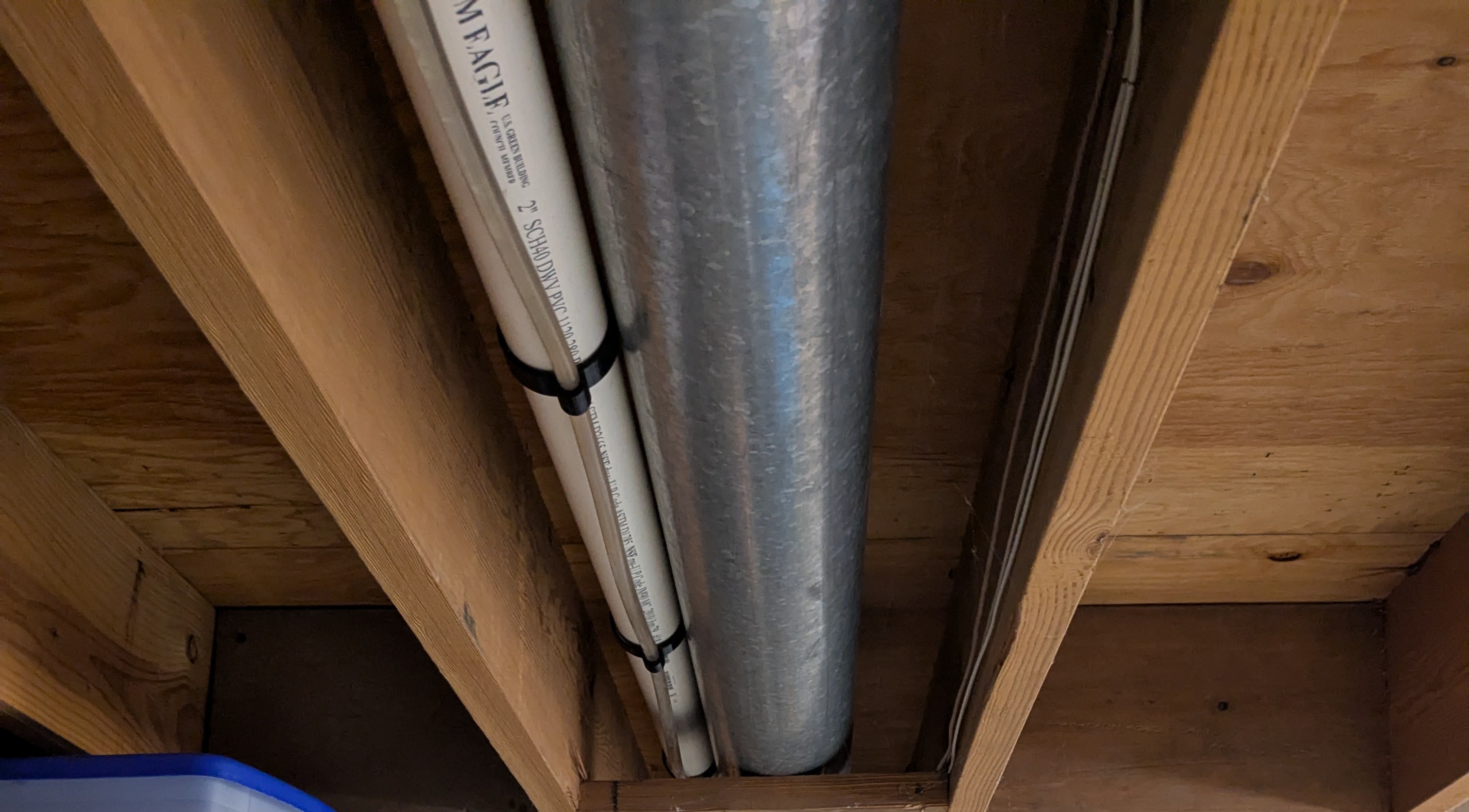Furnace - Condensation hose hanger - no pinch