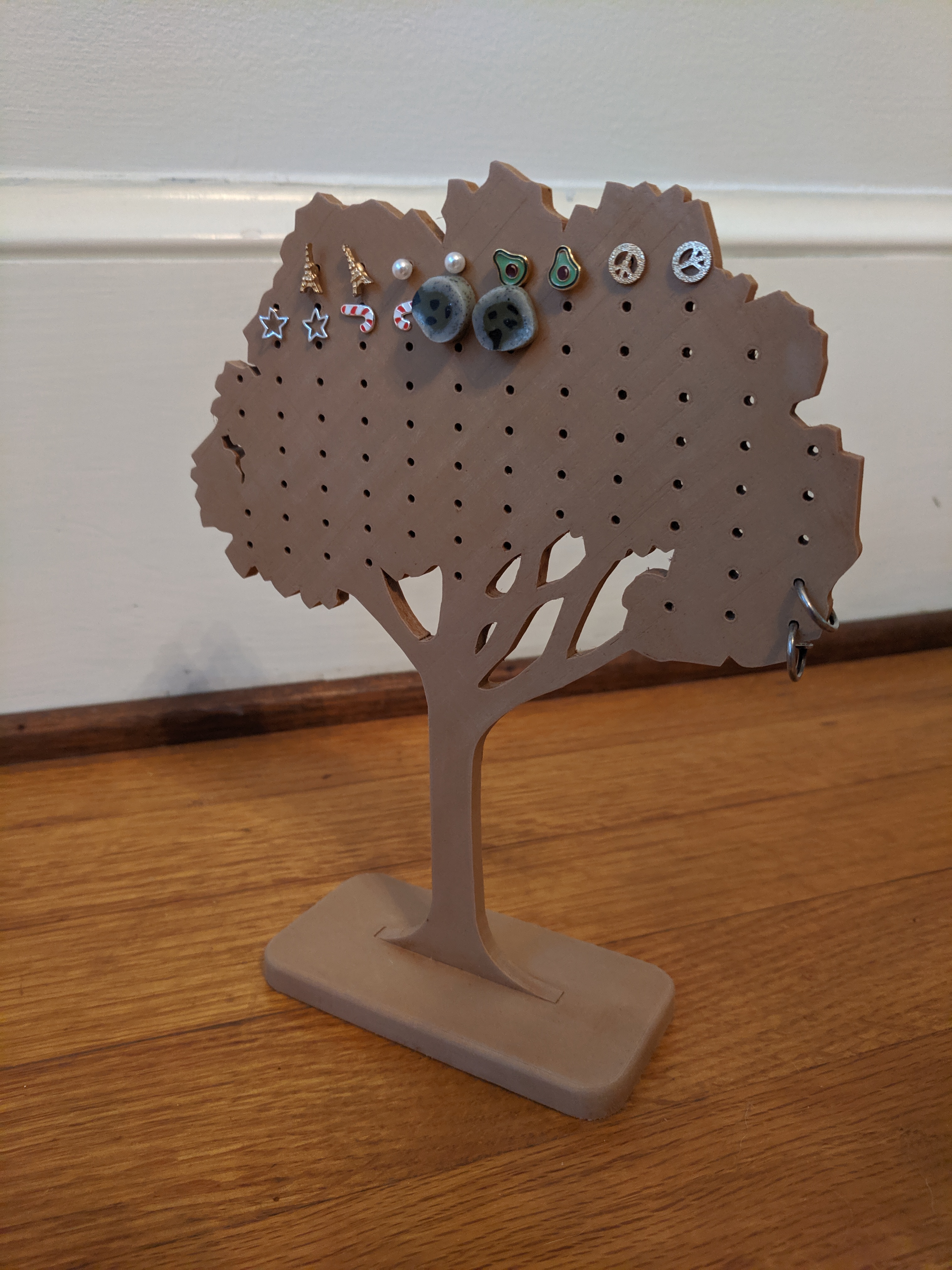 Miniatura 2 do modelo 3D Tree earing holder