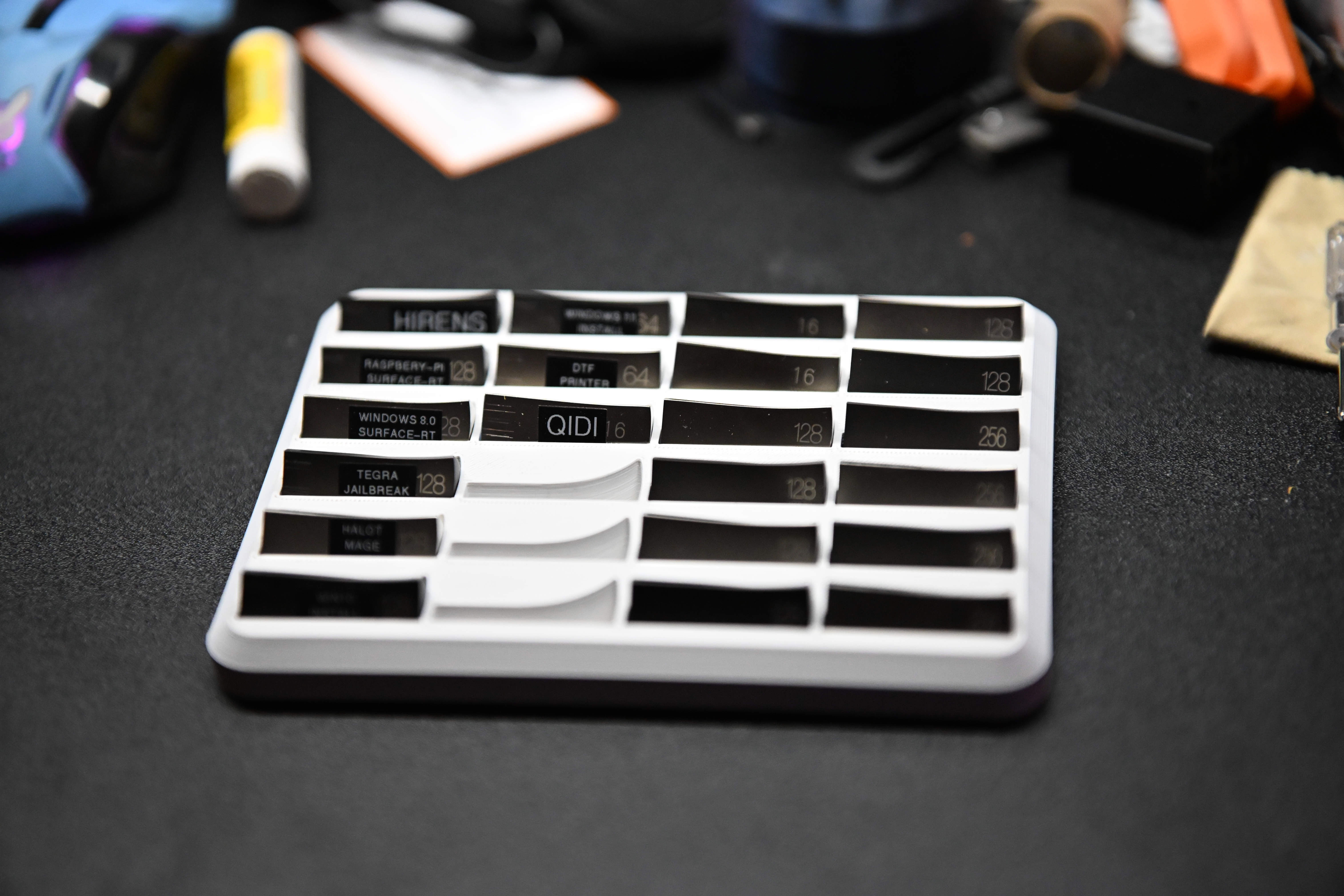 Samsung BAR Plus USB drive tray