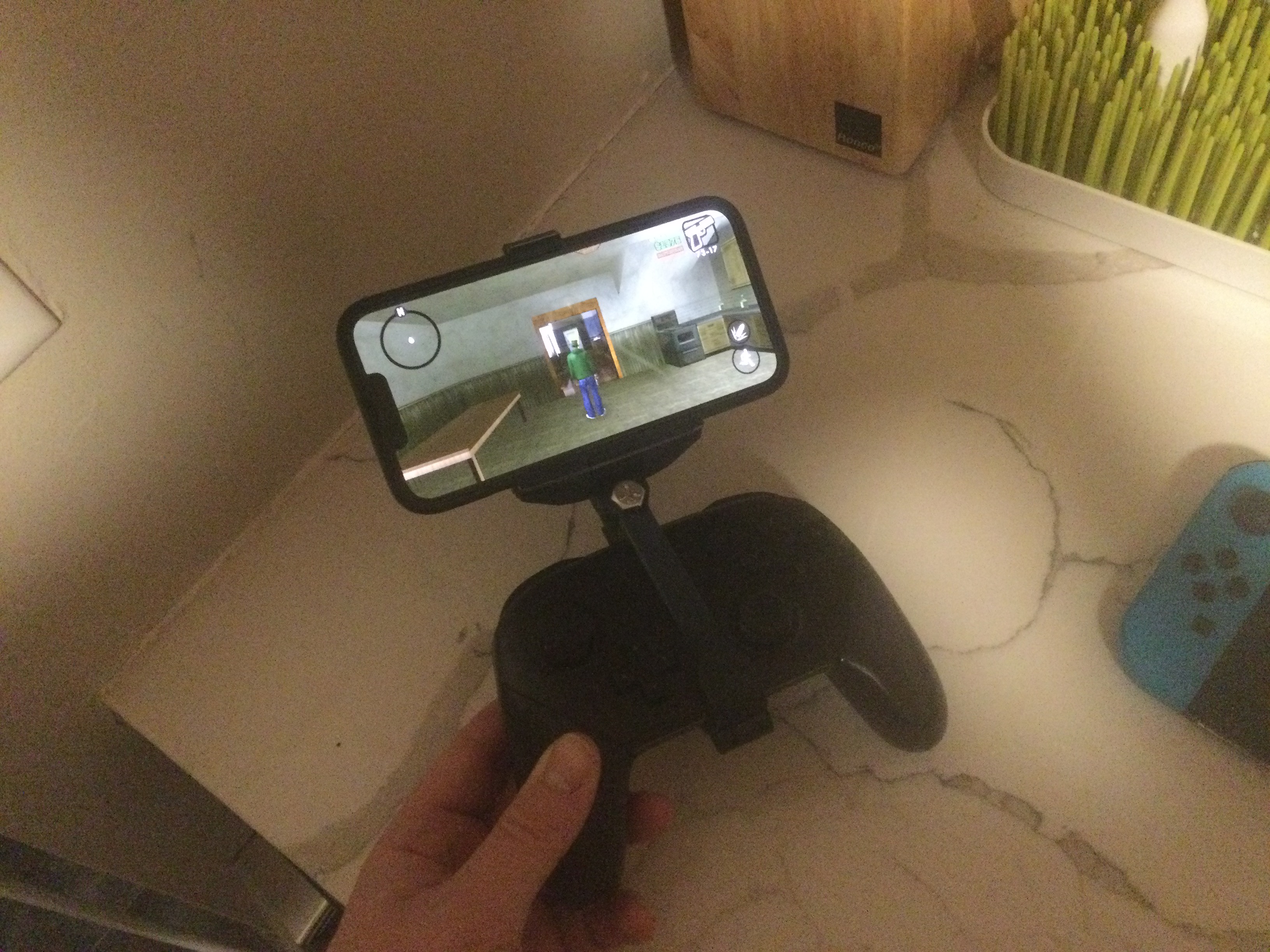 Nintendo Switch Pro Controller Holder for Phone and Switch — miniatura 2