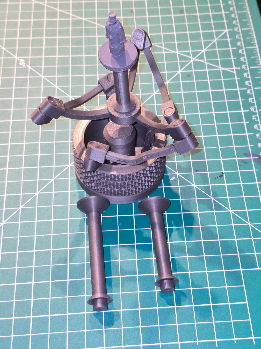 Simple Miniature Painting Holder for Spherical Parallel Manipulator