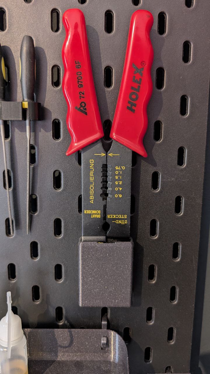 Crimping Tong / Pliers Holder - Crimpzangenhalter - Ikea Skadis