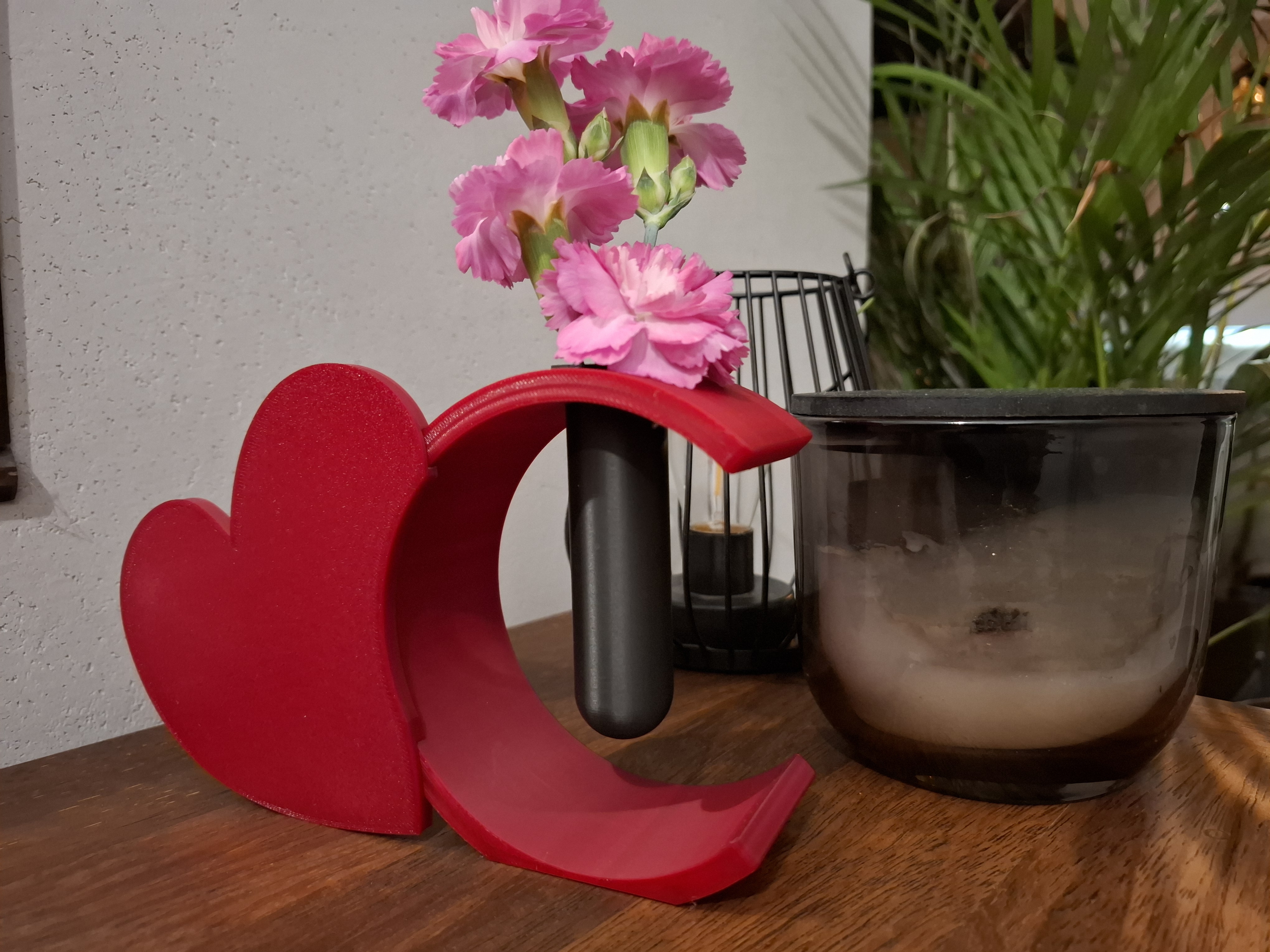 Miniatura 2 do modelo 3D Love Vase