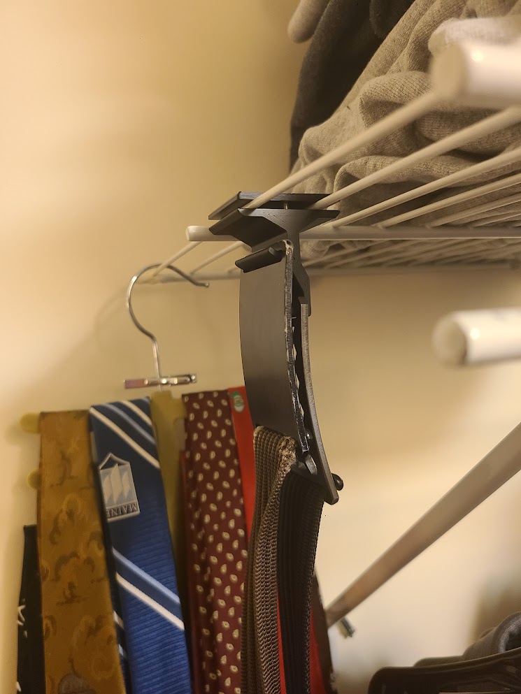 Dual Grip-6 Belt Closet Holder