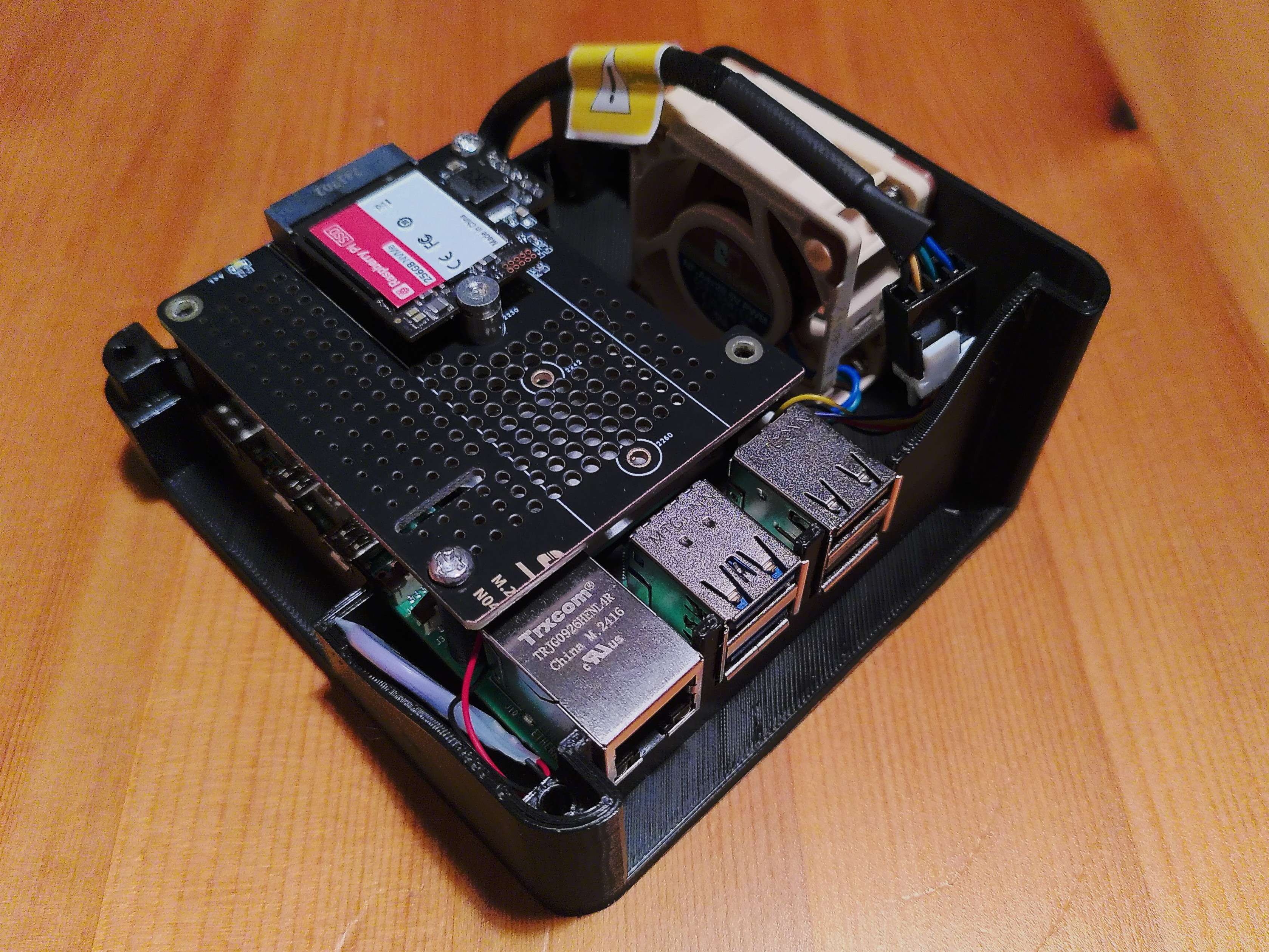 Miniatura 3 do modelo 3D Raspberry Pi 5 desktop case