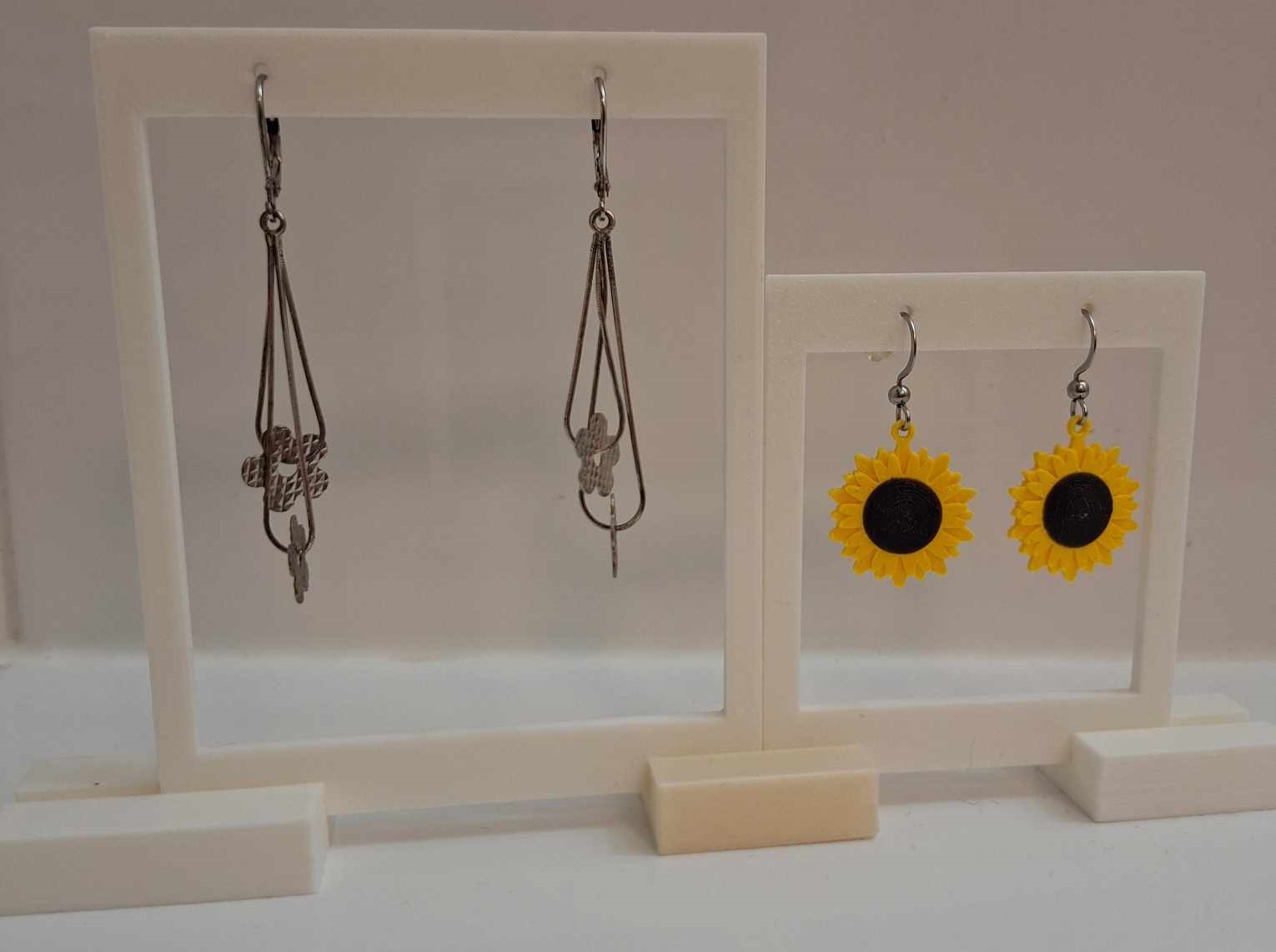Miniatura 6 do modelo 3D Earring stand: Single pair display