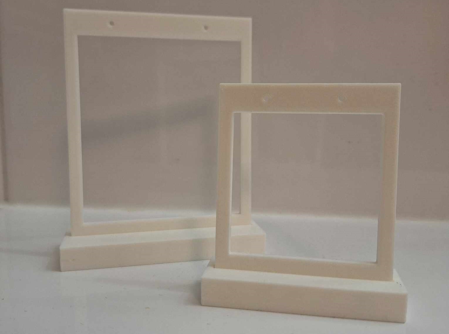 Earring stand: Single pair display