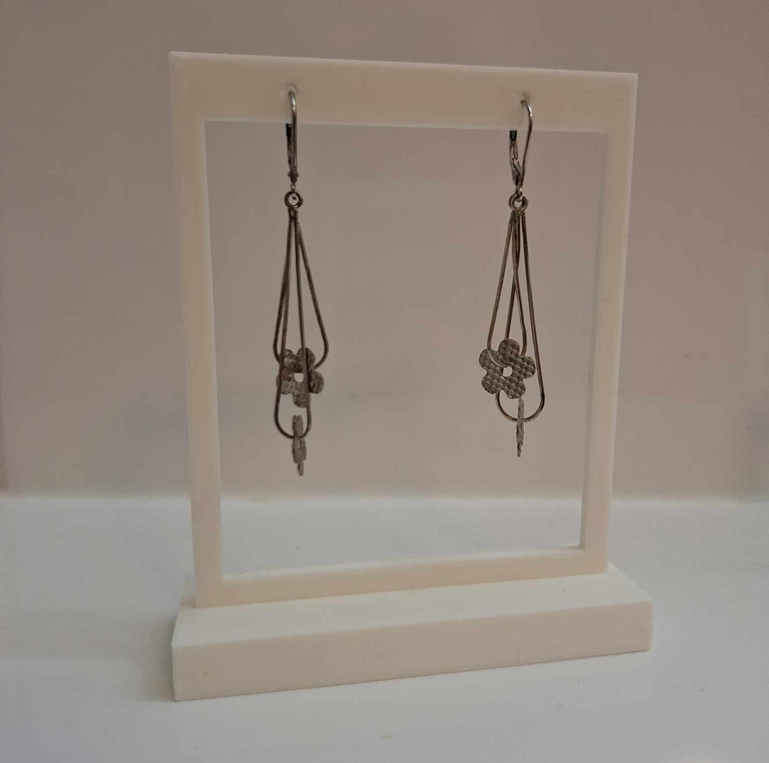 Miniatura 2 do modelo 3D Earring stand: Single pair display