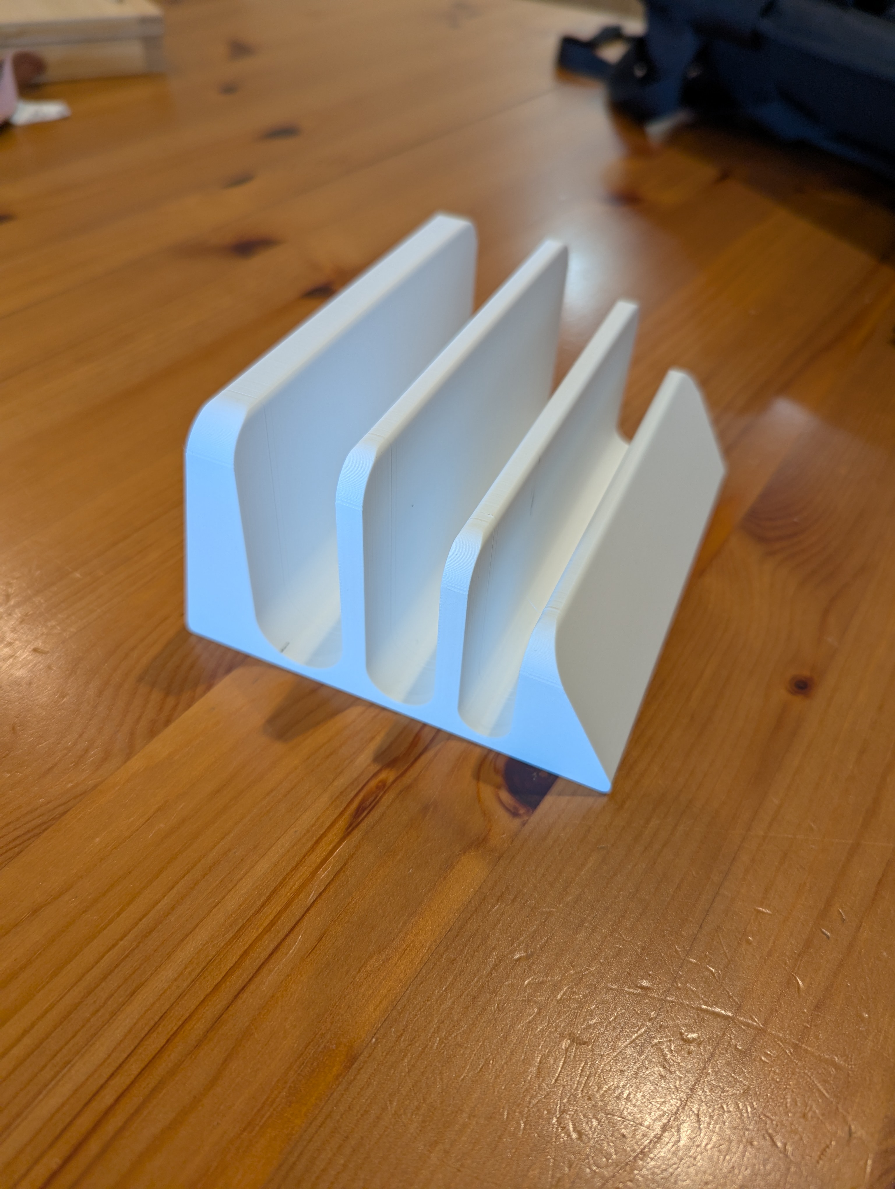 Strong & simple laptop/tablet stand