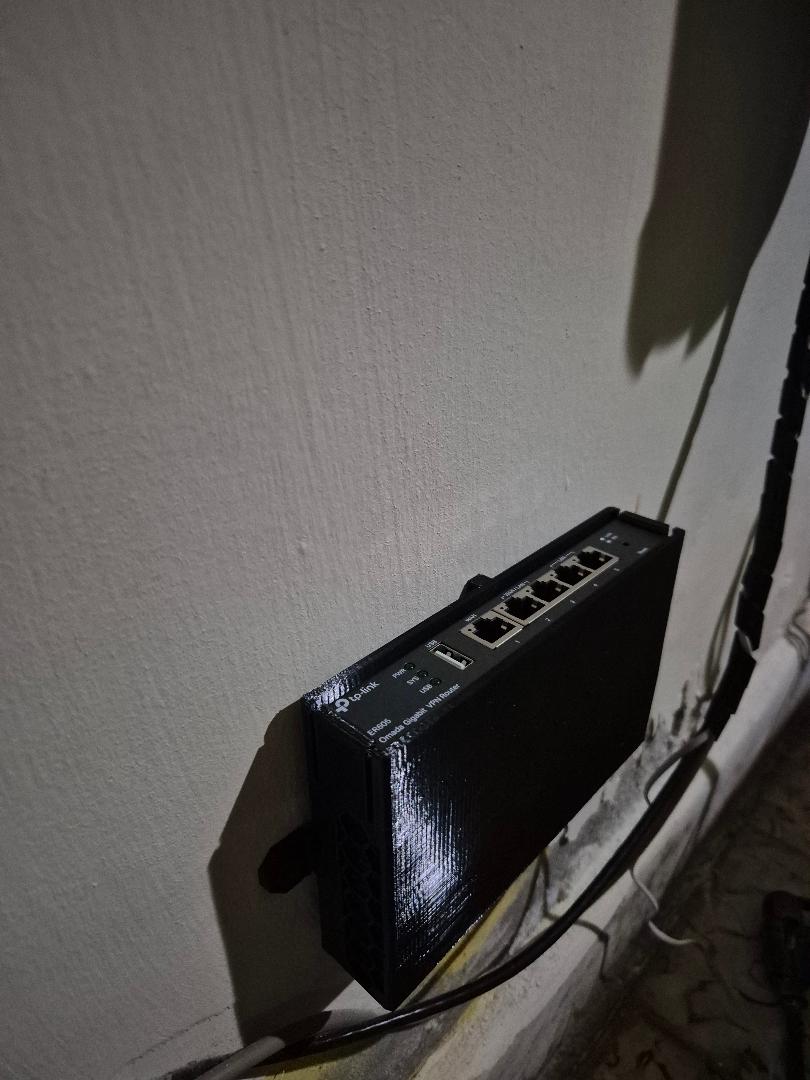 TP-Link Omada er605 wall mount