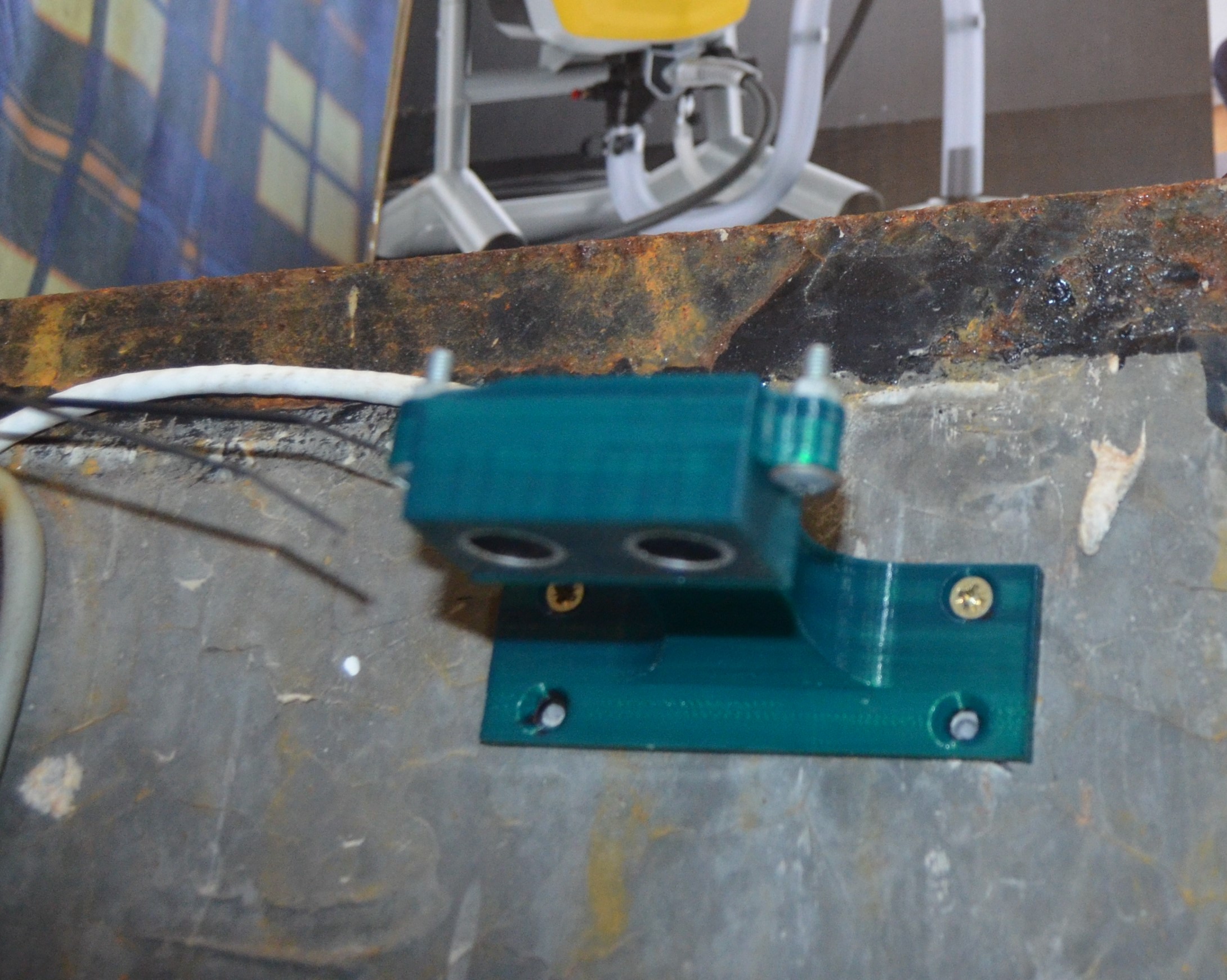 HC-SR04 ultrasonic sensor, wall support