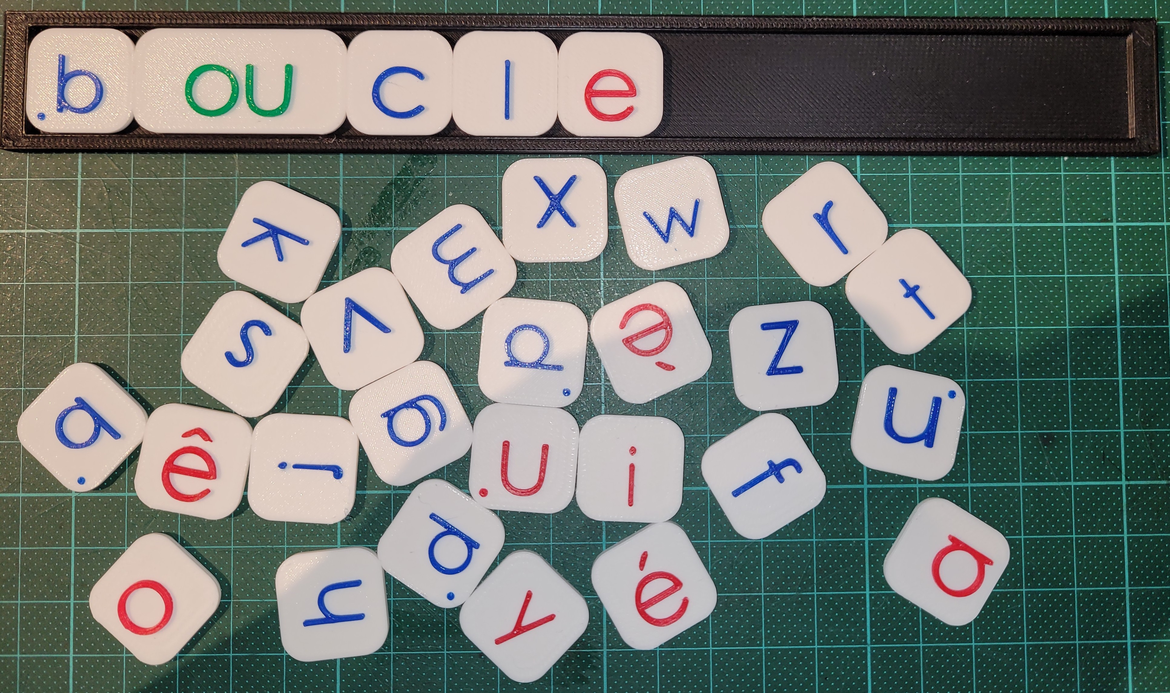 lettres mobiles chat noir