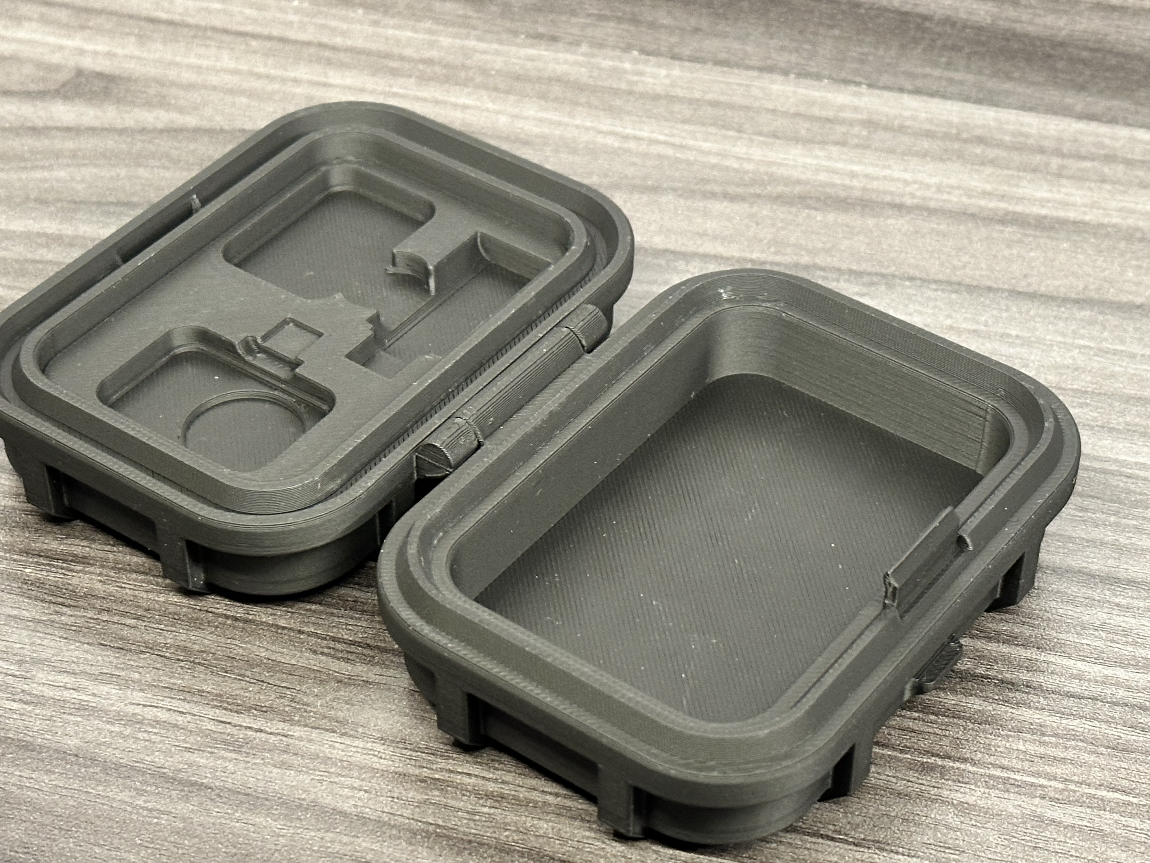 Rugged box with a hidden latch (print in place)