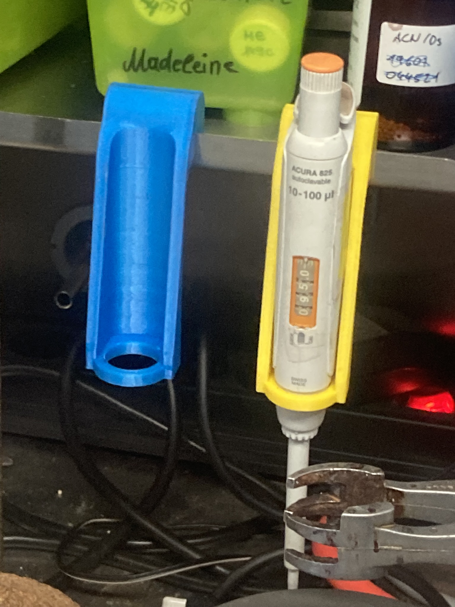 Micropipette holder (Socorex ACURA 825) by Lorro | Download free STL ...