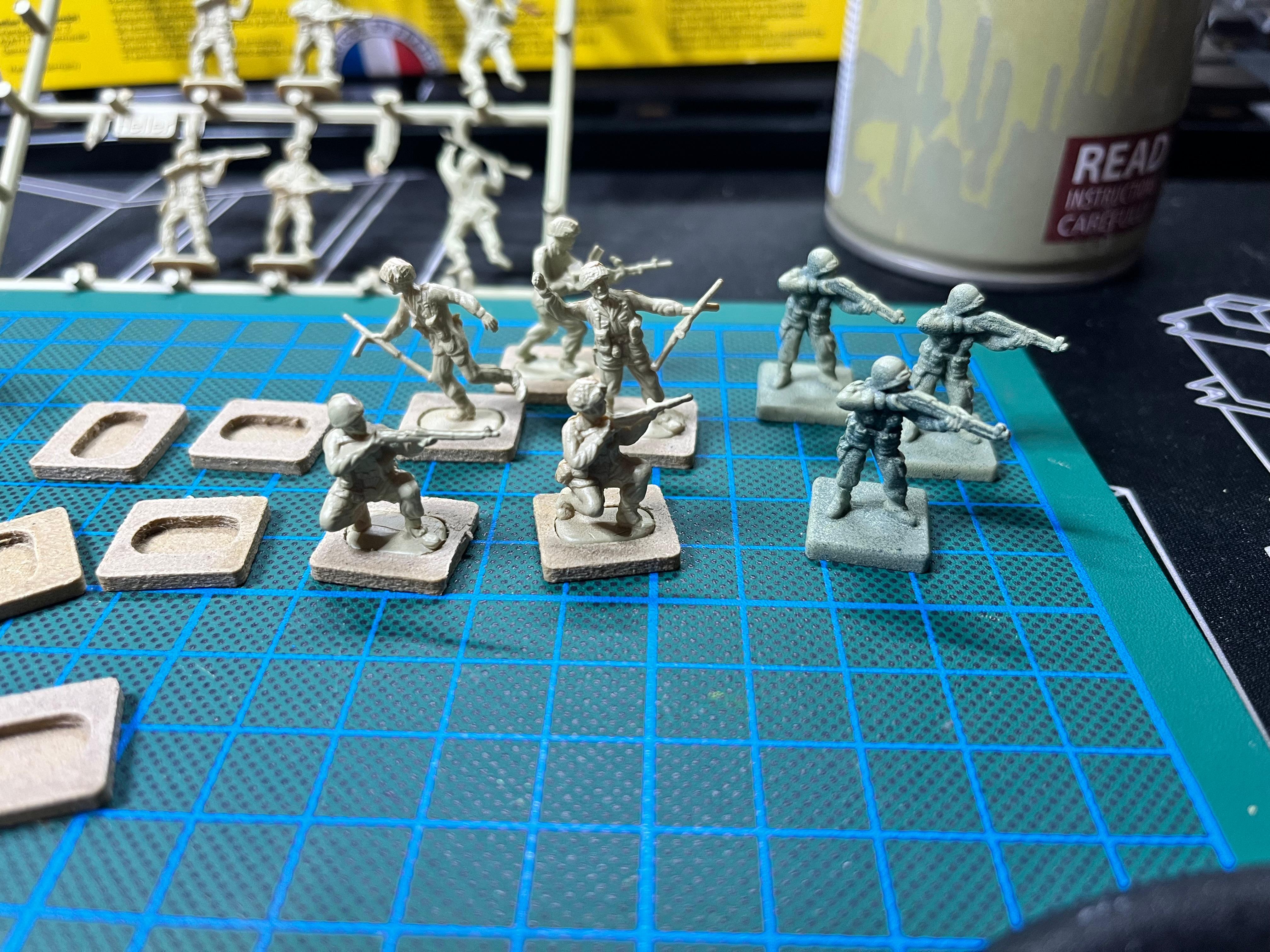 Memoir 44 : basic stand to adapt Heller miniatures