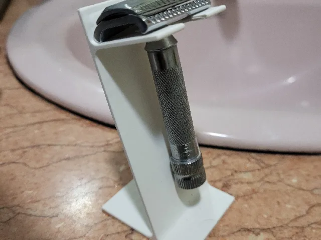 Razor Stand