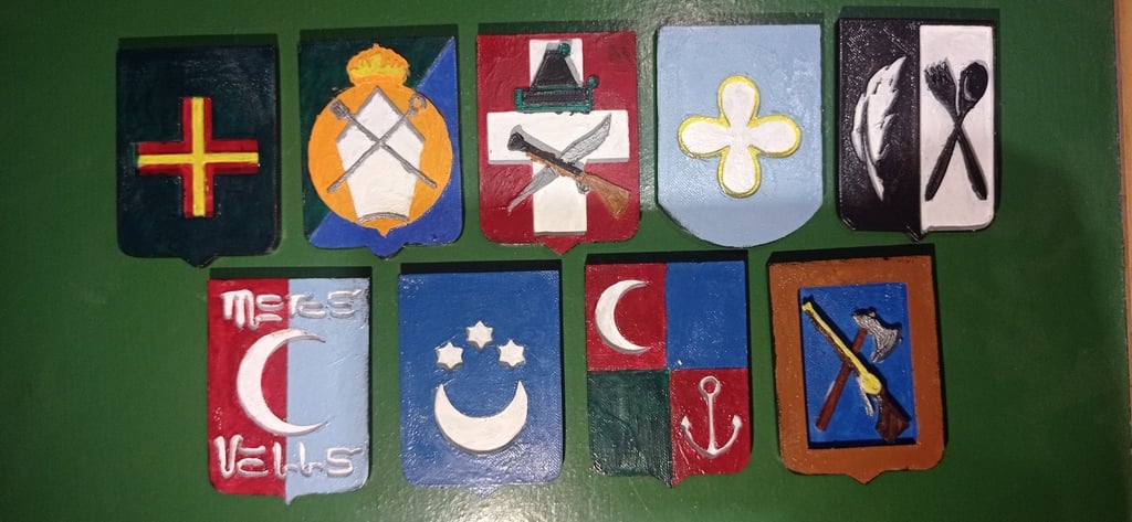 Escudos de las comparsas de Moros y Cristianos de Bocairent