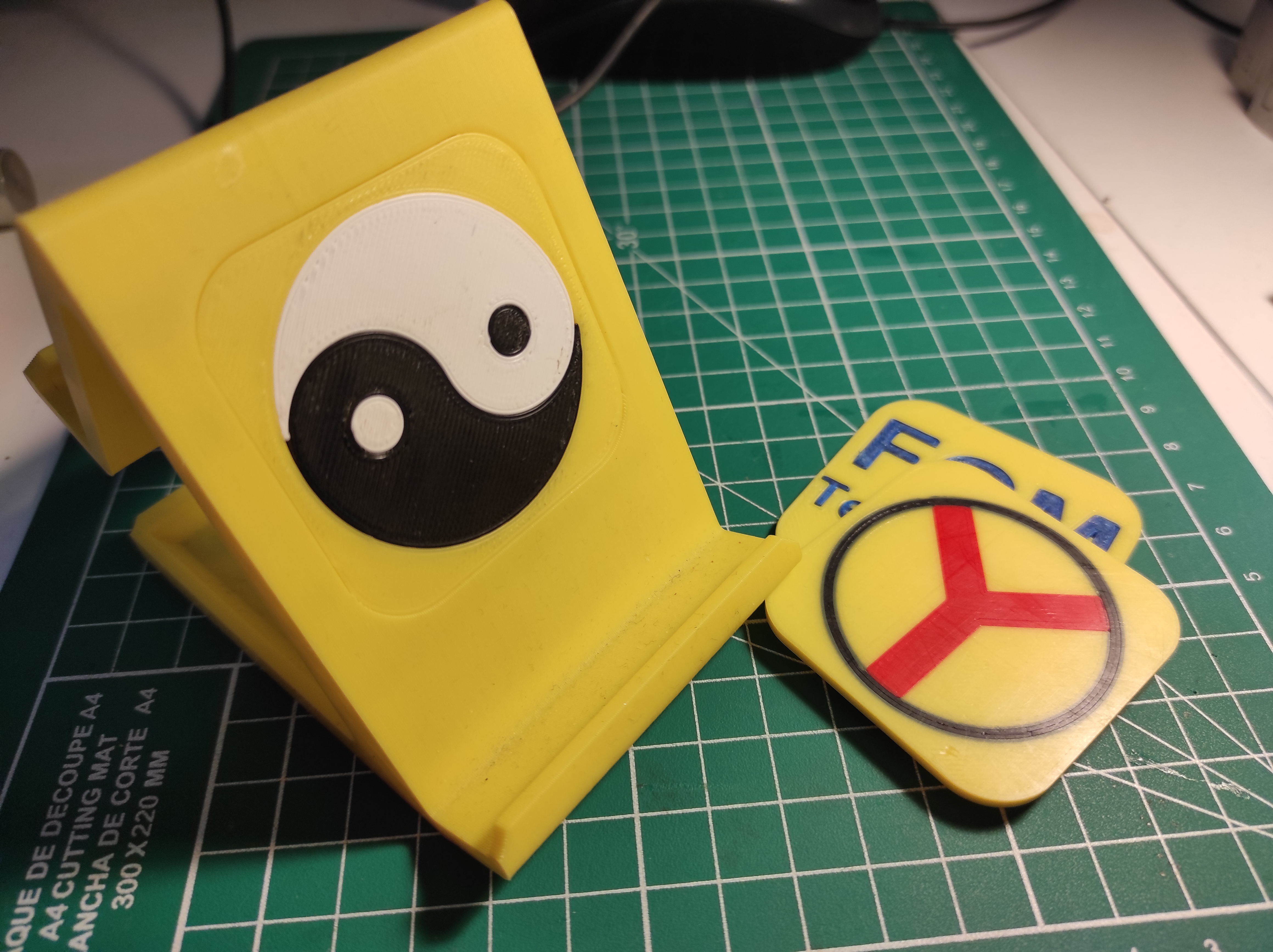 Customisable phone holder — thumbnail 2