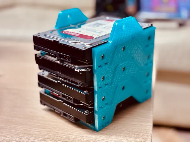 Frames for cascading mounting of 3.5” hard drives / Ramki do kaskadowego montażu dysków twardych 3,5"