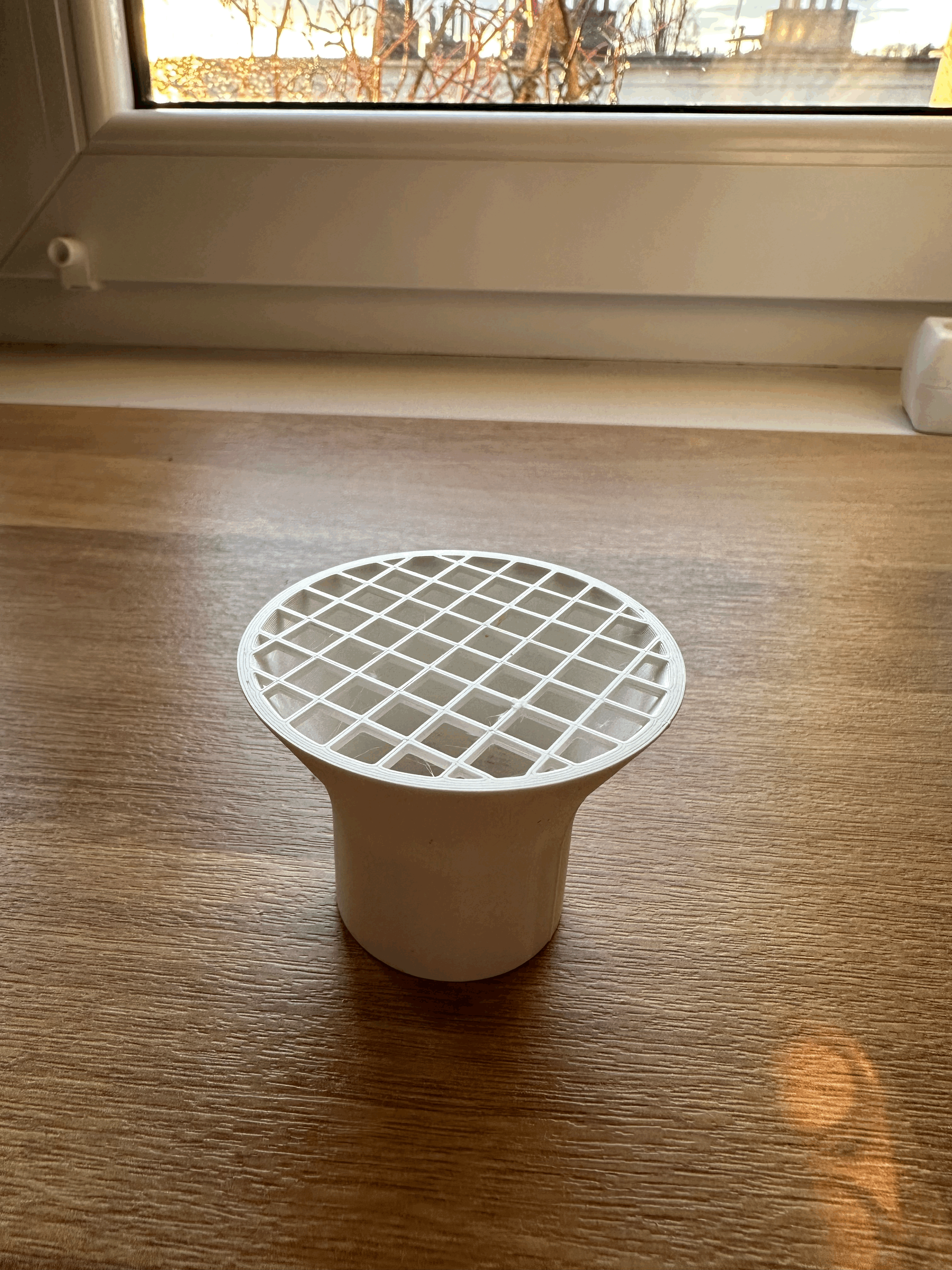 Vacuum adapter with strainer