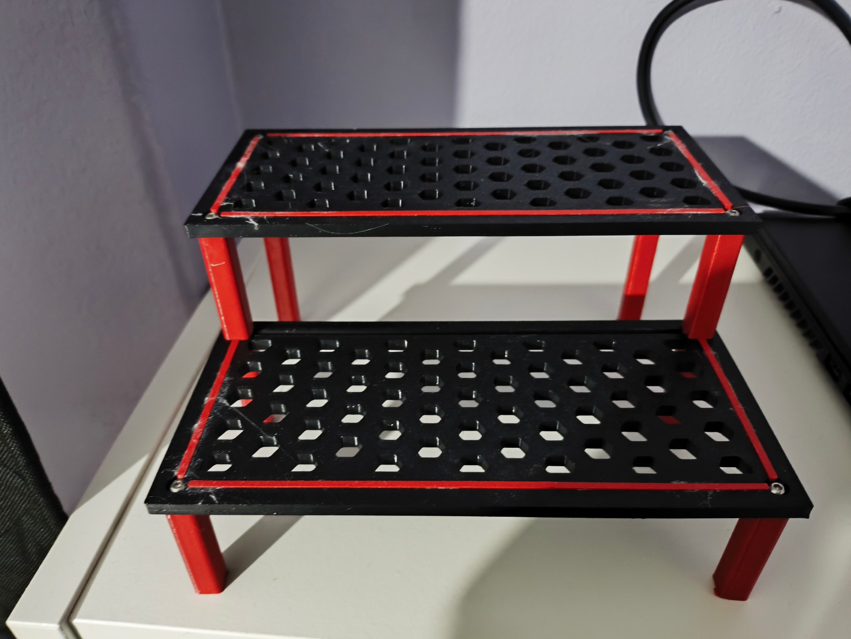 Billy Display Stand – Two-Level Showcase — miniatura 2