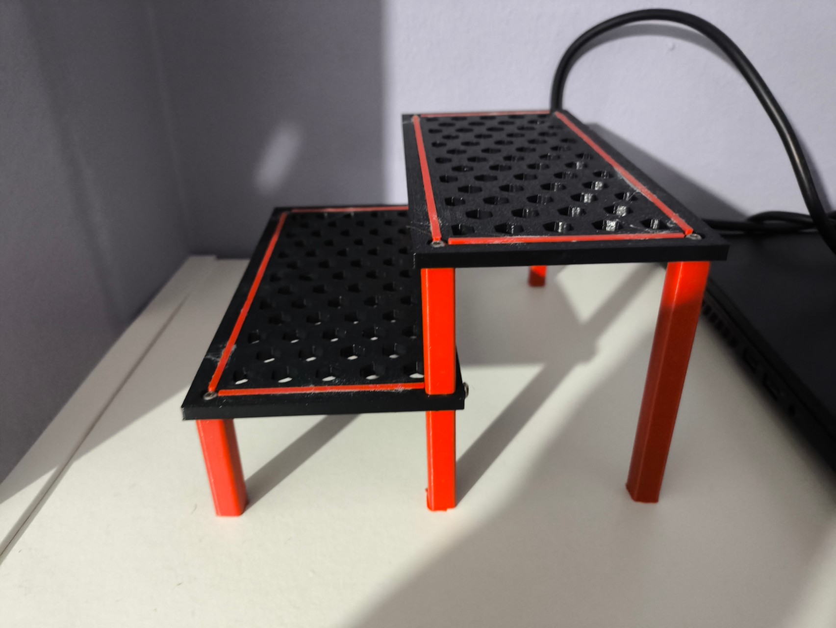 Billy Display Stand – Two-Level Showcase — miniatura 7