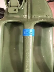 Labeling clip for fuel canisters