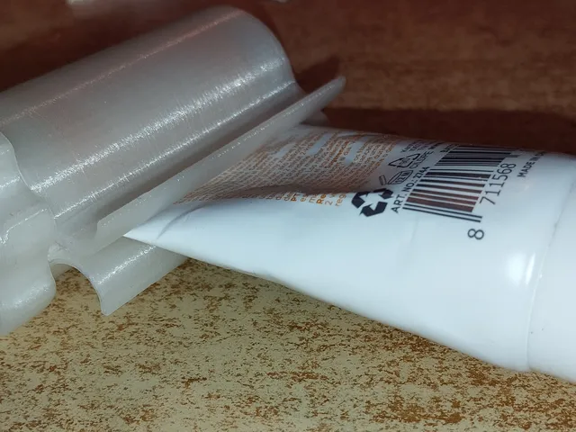 Toothpaste squeezer