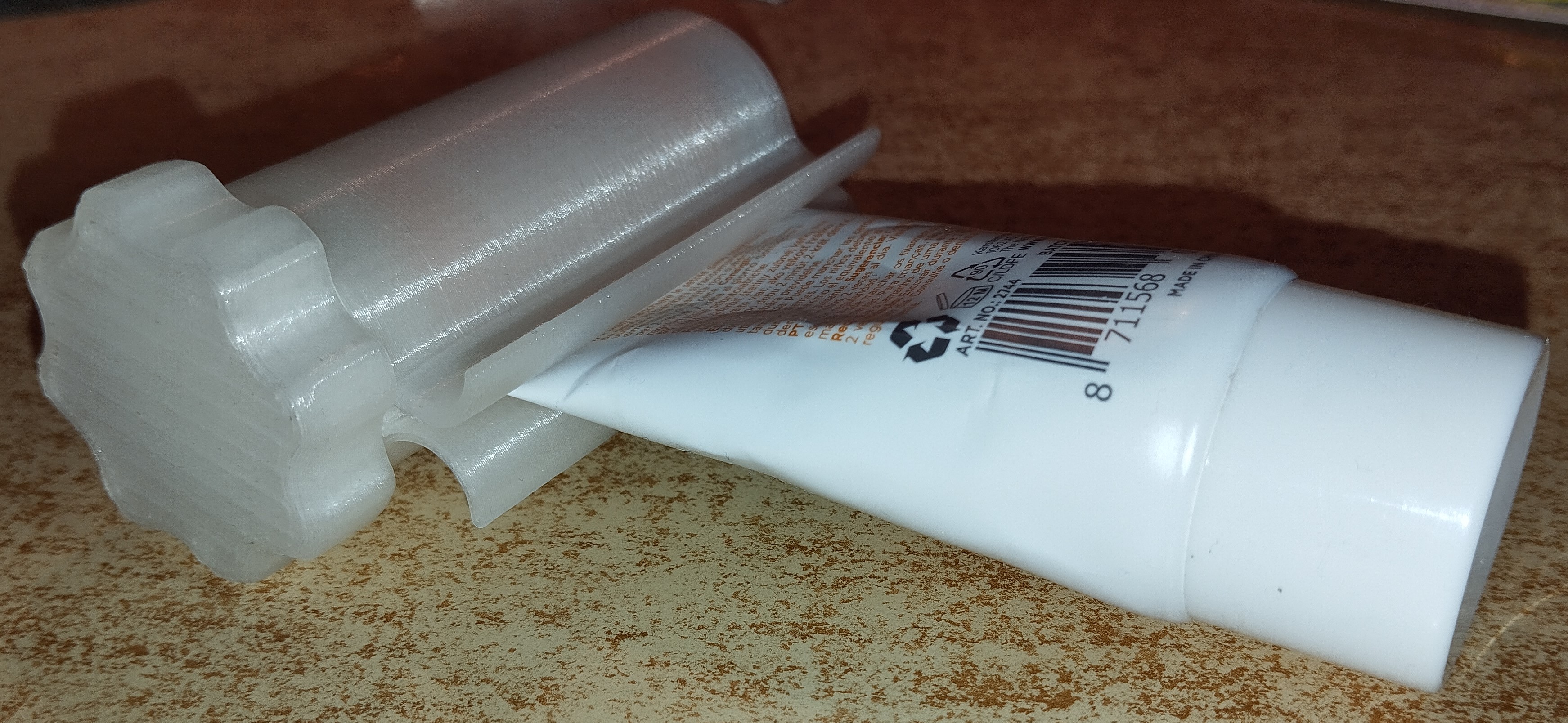 Toothpaste squeezer