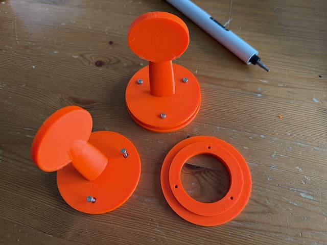 R Seat P1 Creative Pebble Brackets