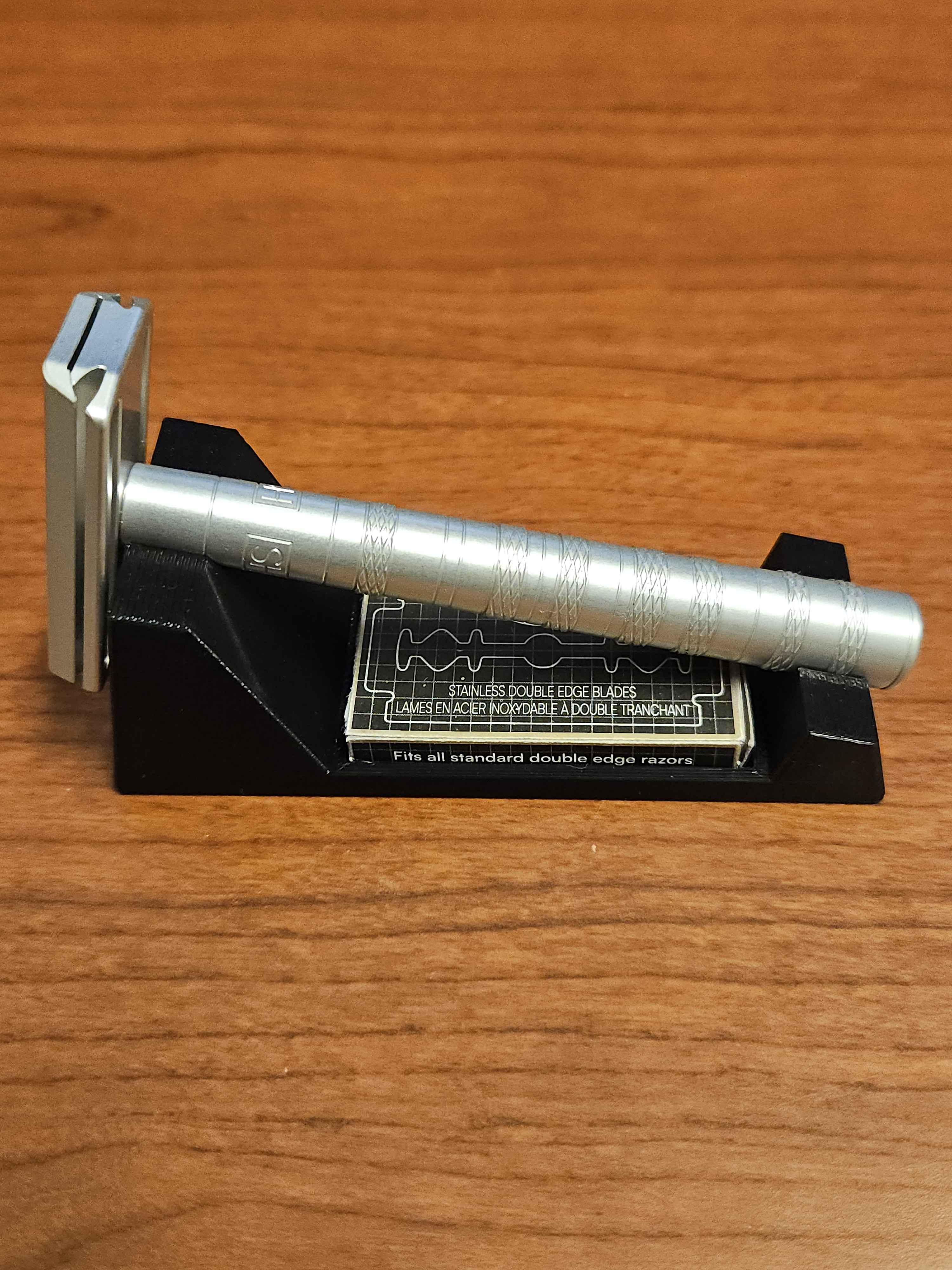 Henson Razor Stand with Blade Box Holder
