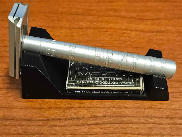 Henson Razor Stand with Blade Box Holder