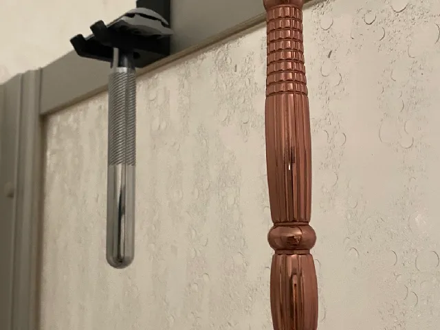 Razor holder