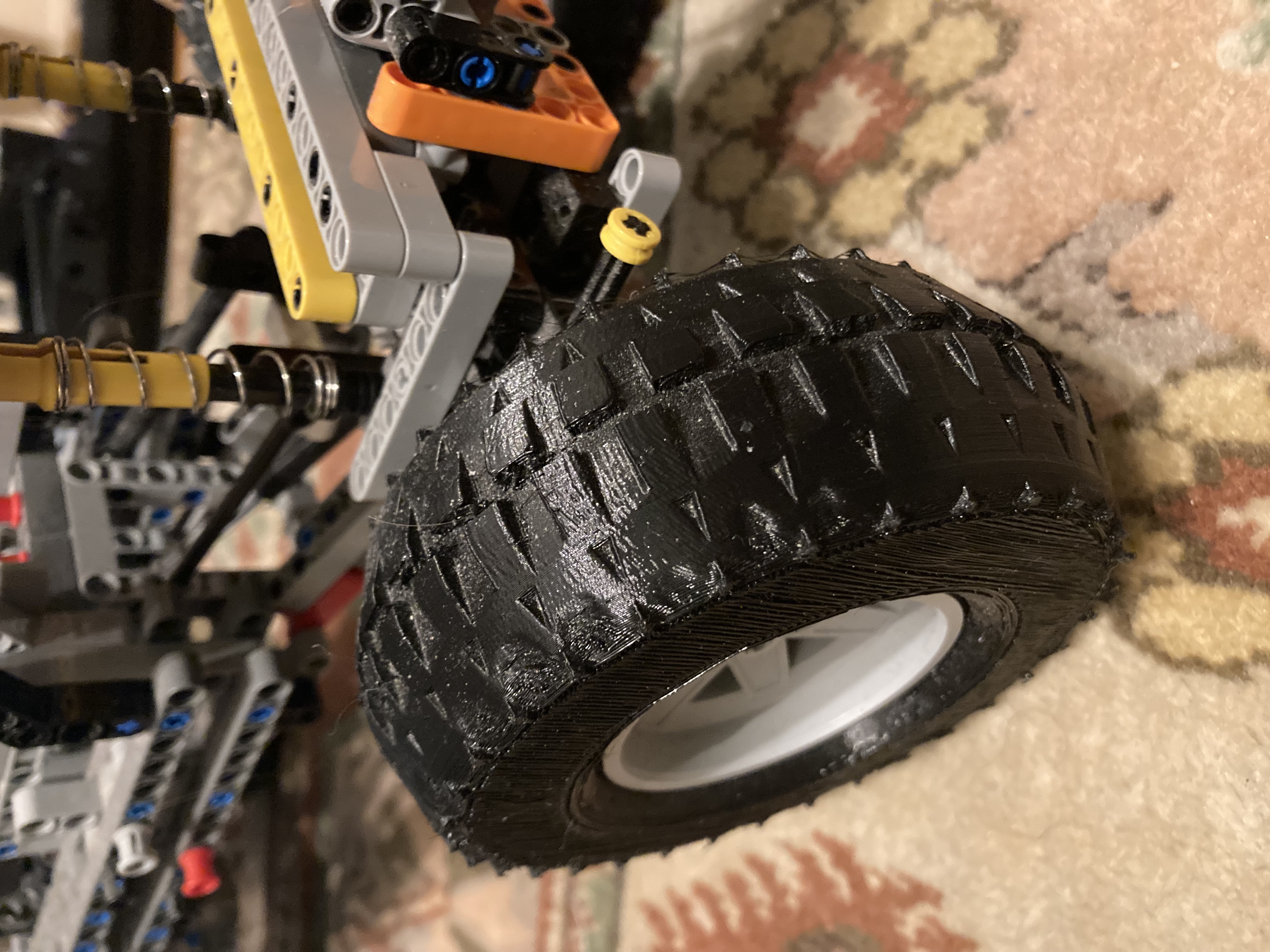 Large off road tire compatible with Lego