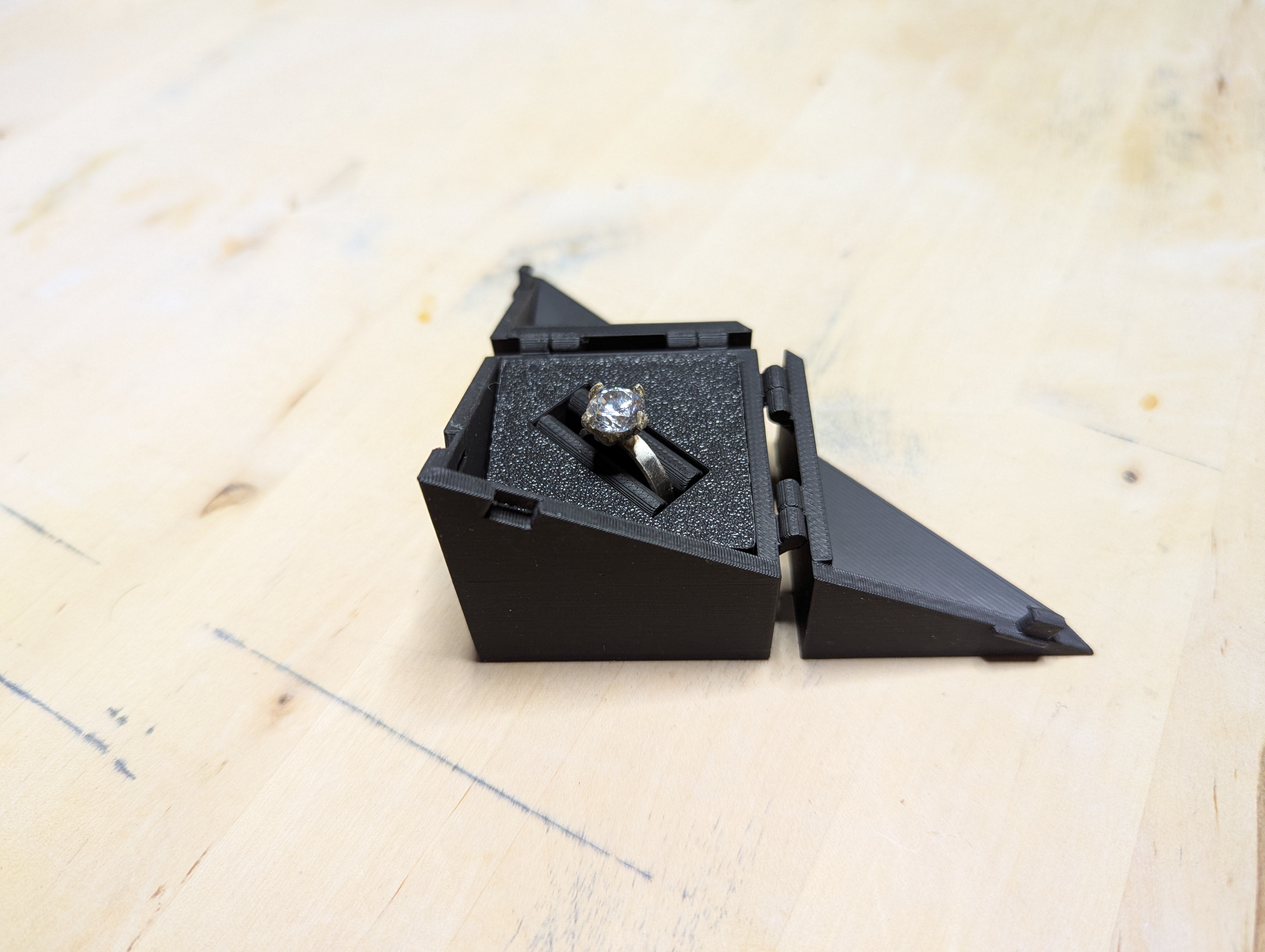 Geometric opening ring box - print in place — miniatura 7