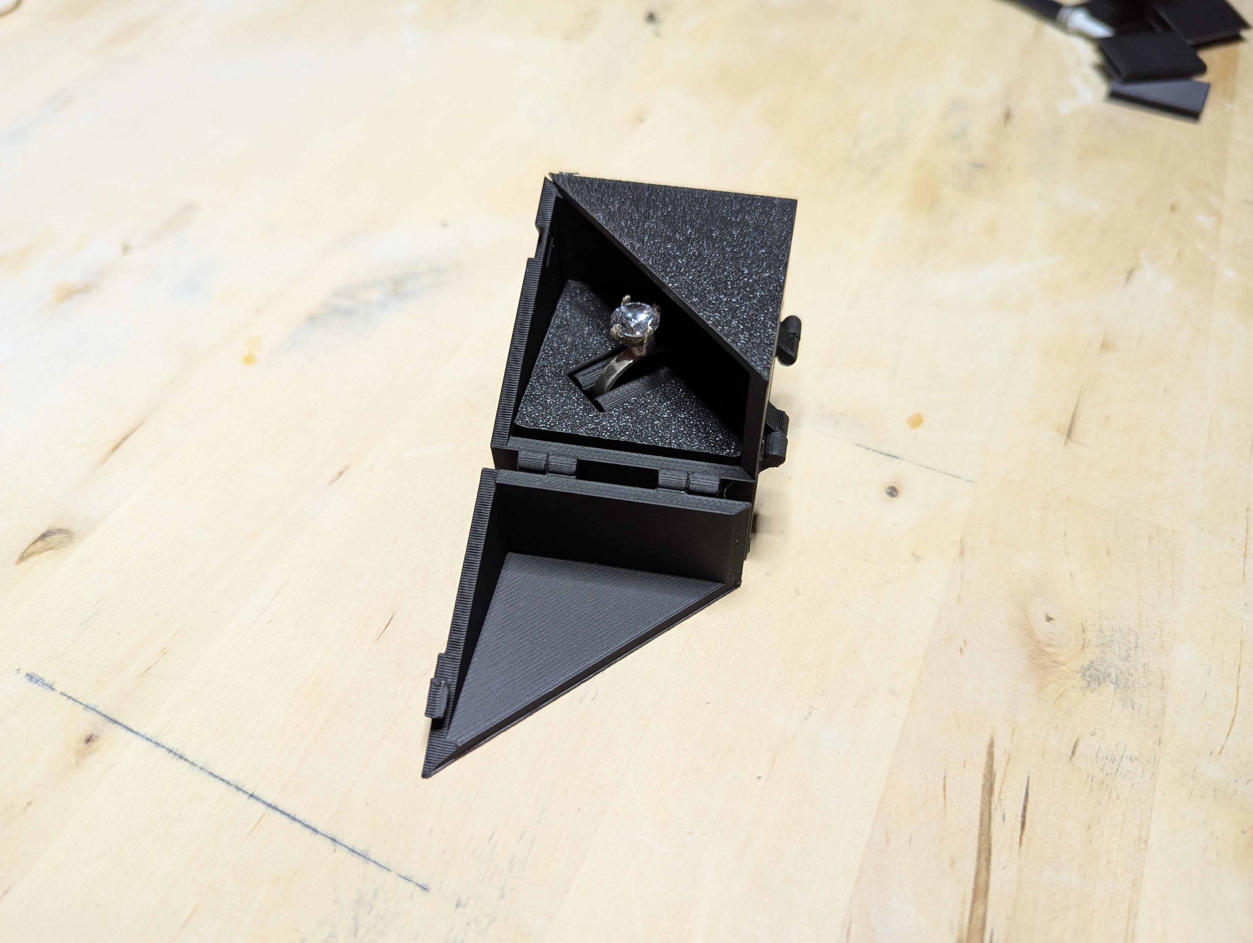 Geometric opening ring box - print in place — miniatura 5