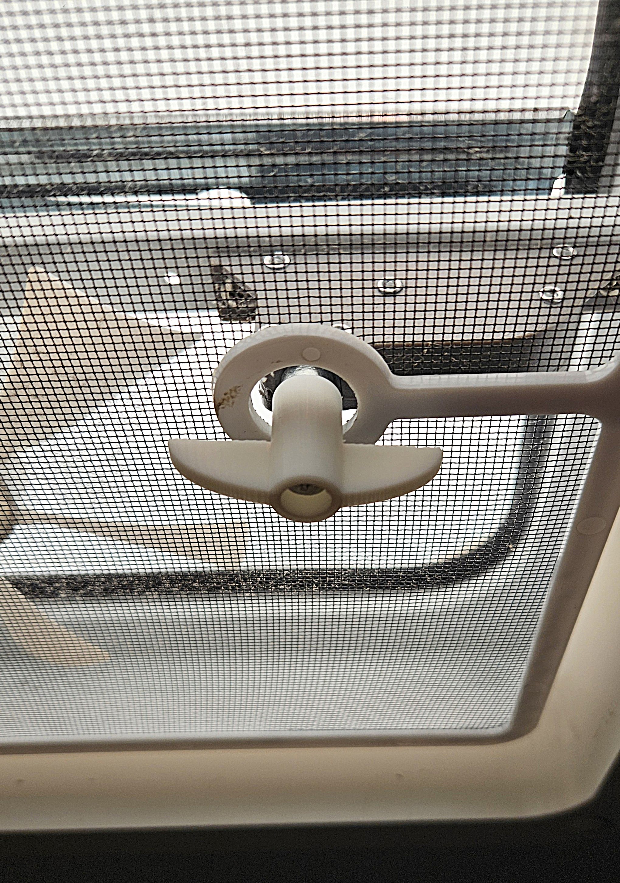 AVan Caravan Bathroom Vent Winder