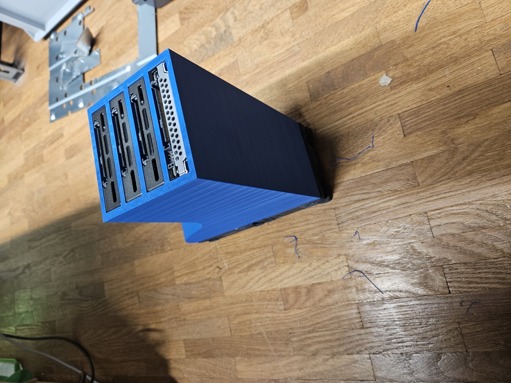 4x U.2 SSD Cooler 2x 80mm fan