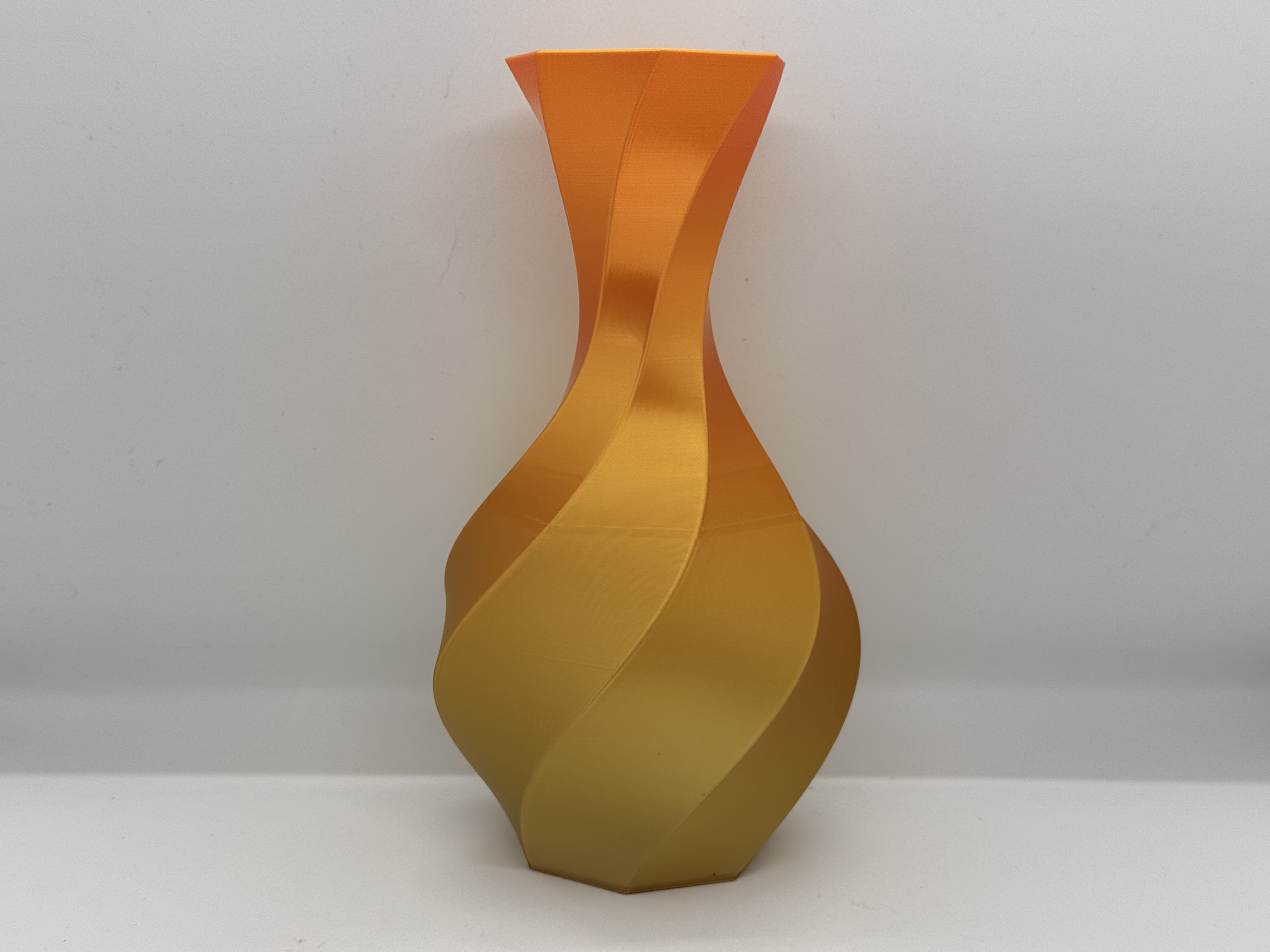Miniatura 3 do modelo 3D twisted polygon vase