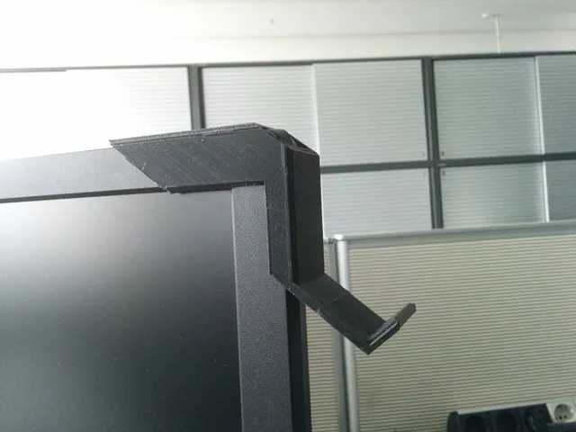 Snap on headset holder for LG Flatron V2