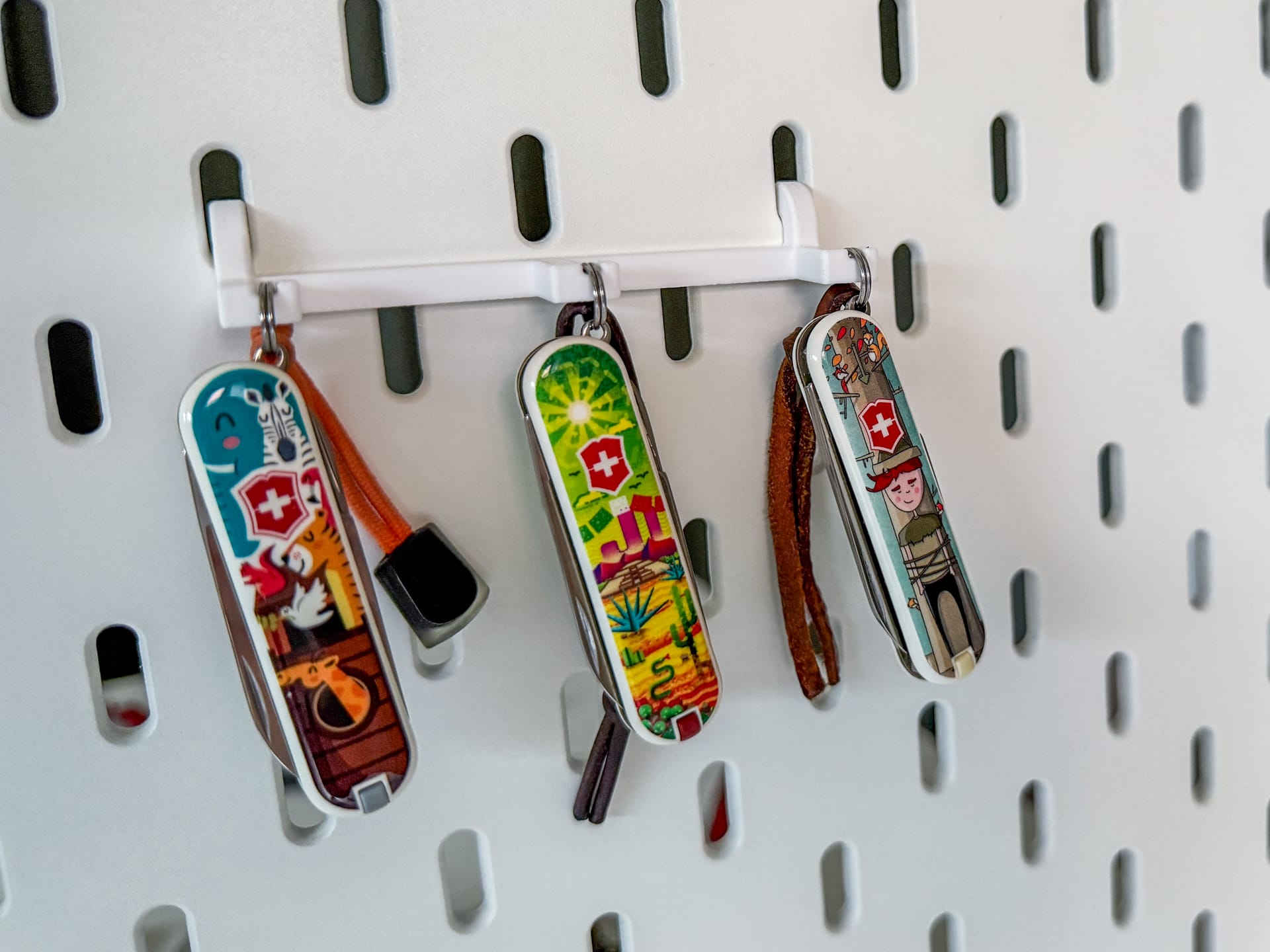 Victorinox Swiss Army Knife Hooks for IKEA SKADIS — miniatura 2