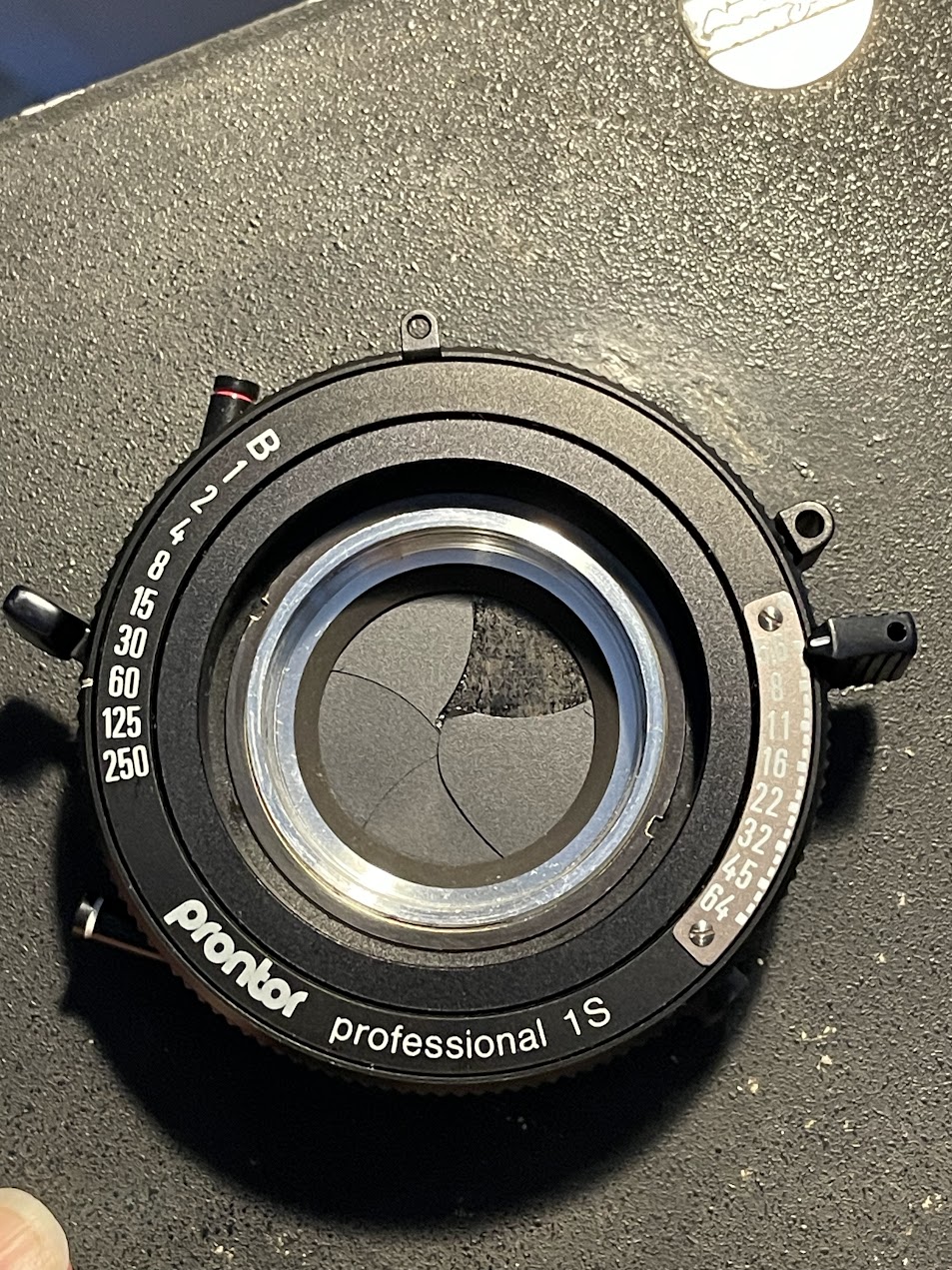 Prontor Professional 1S shutter blade