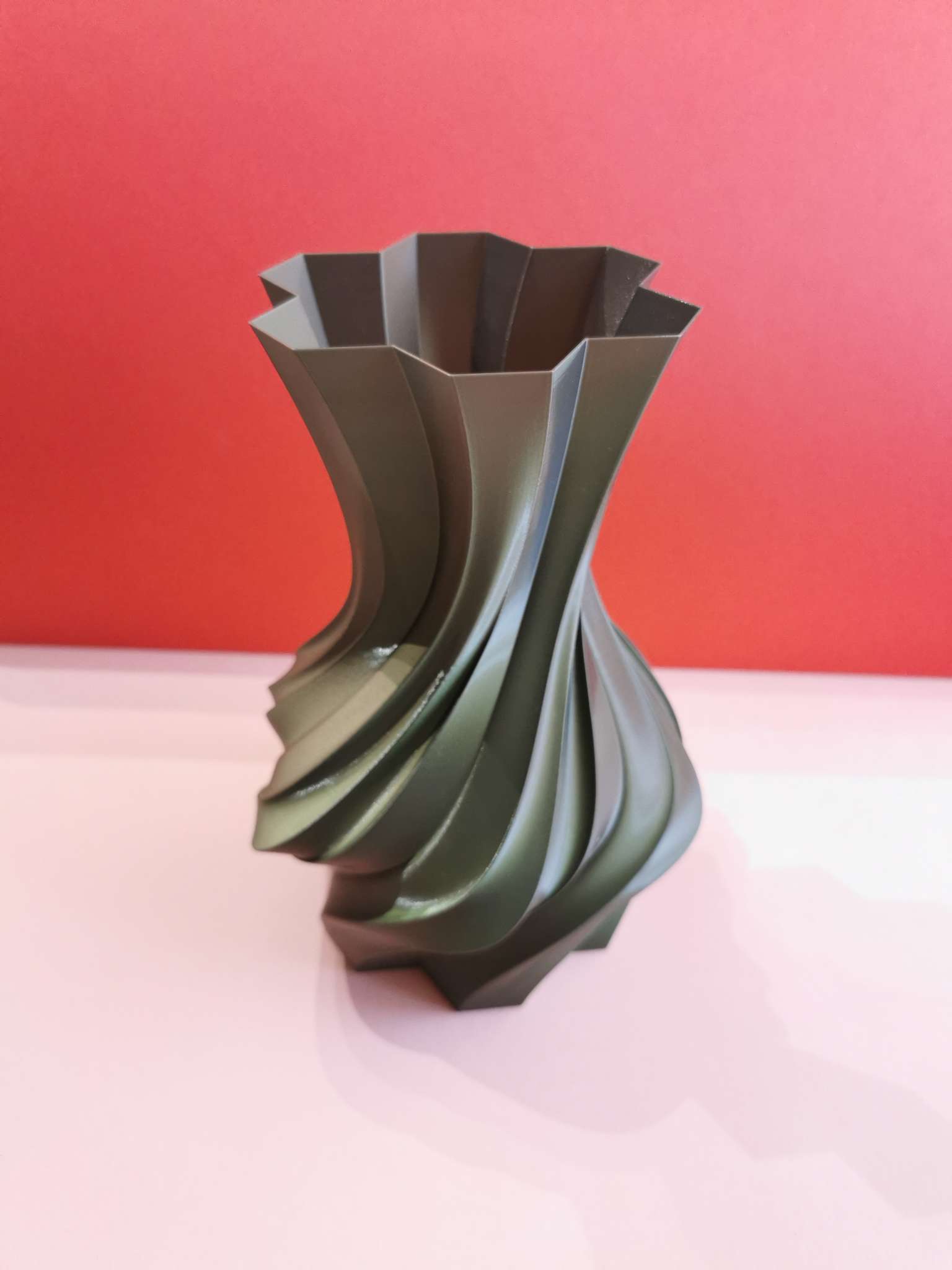 Modern twisted pattern vases (print in vase mode!)