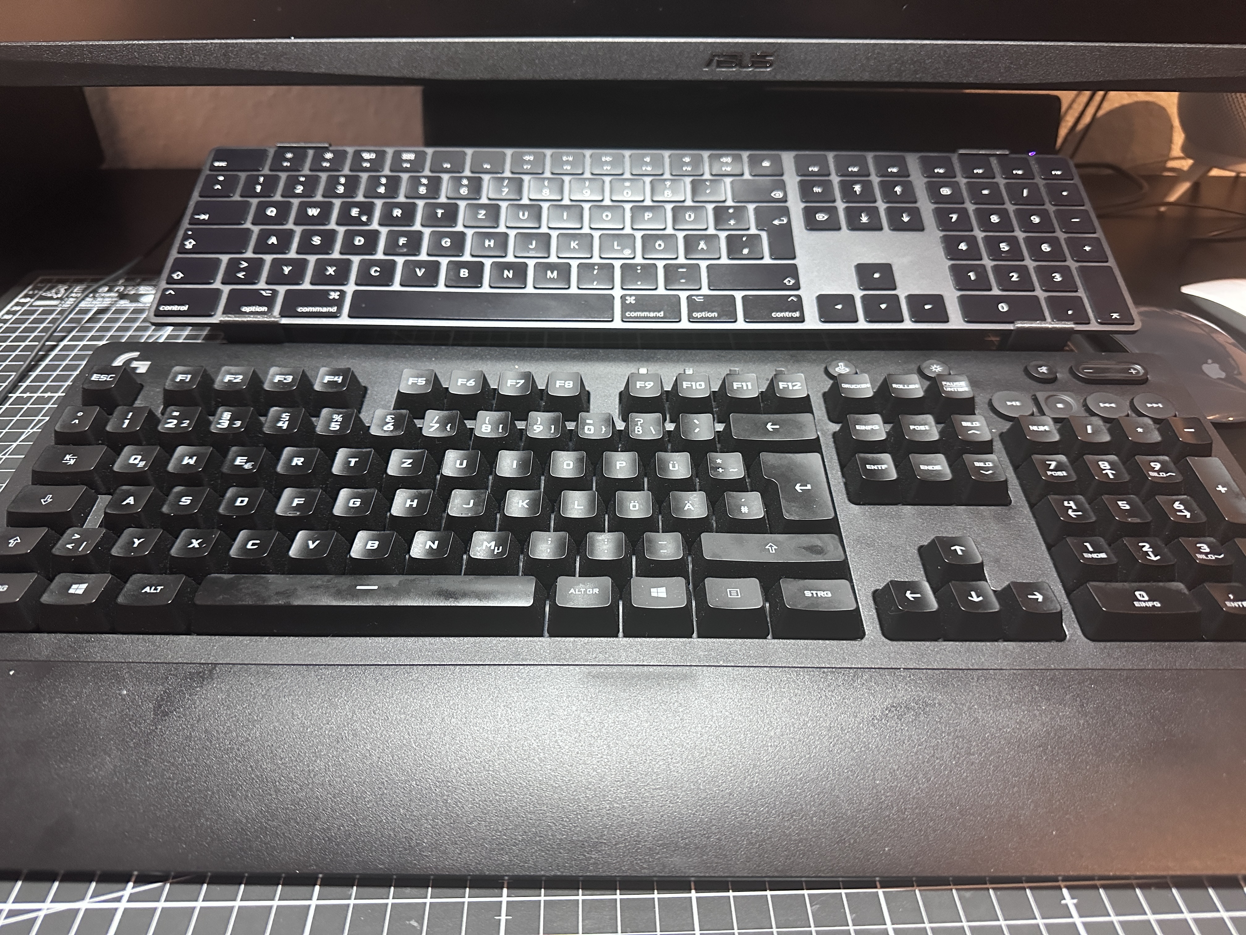 Miniatura 2 do modelo 3D Magic Keyboard Riser + Mouse addon