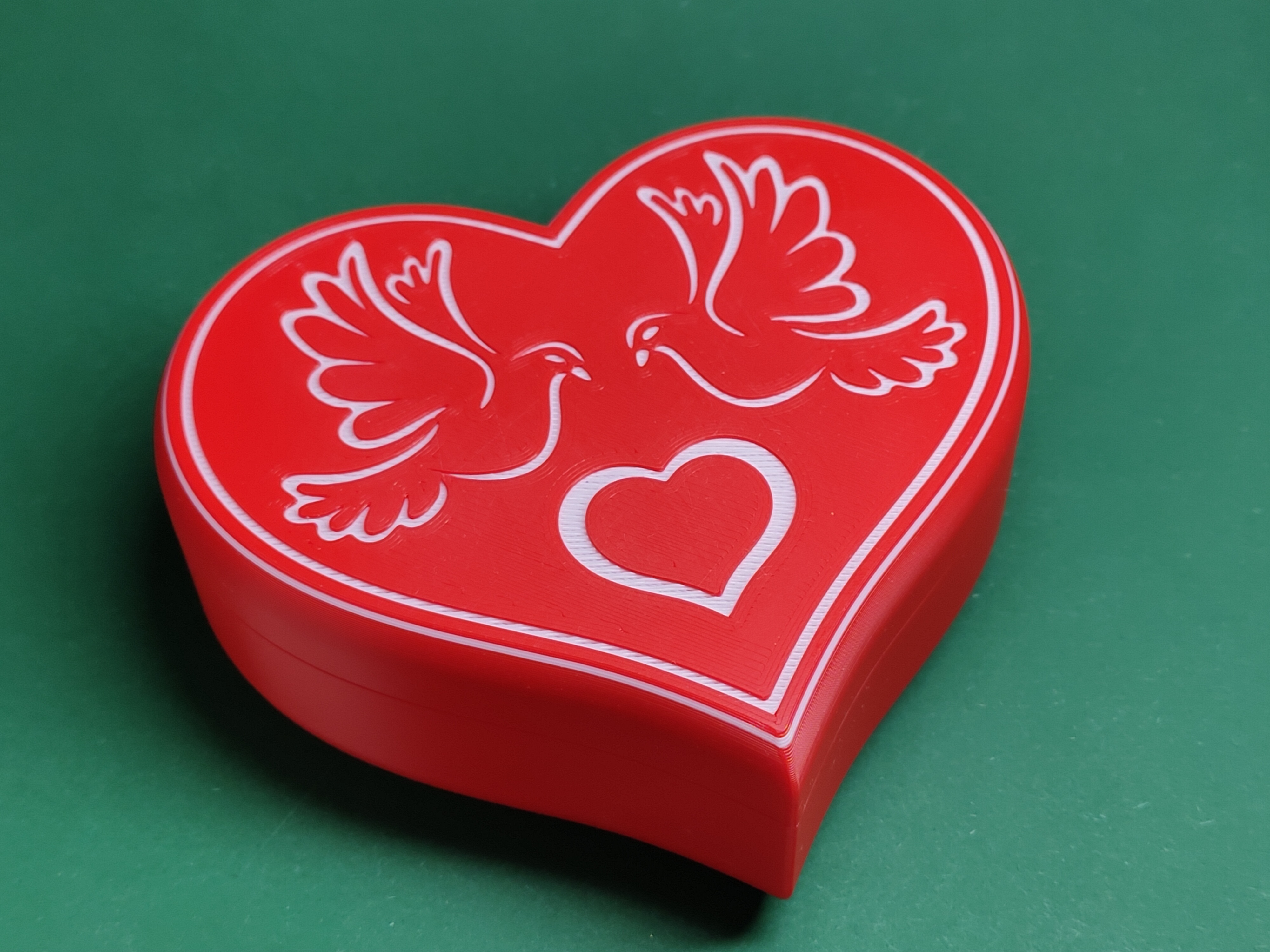 Heart box with lovebirds