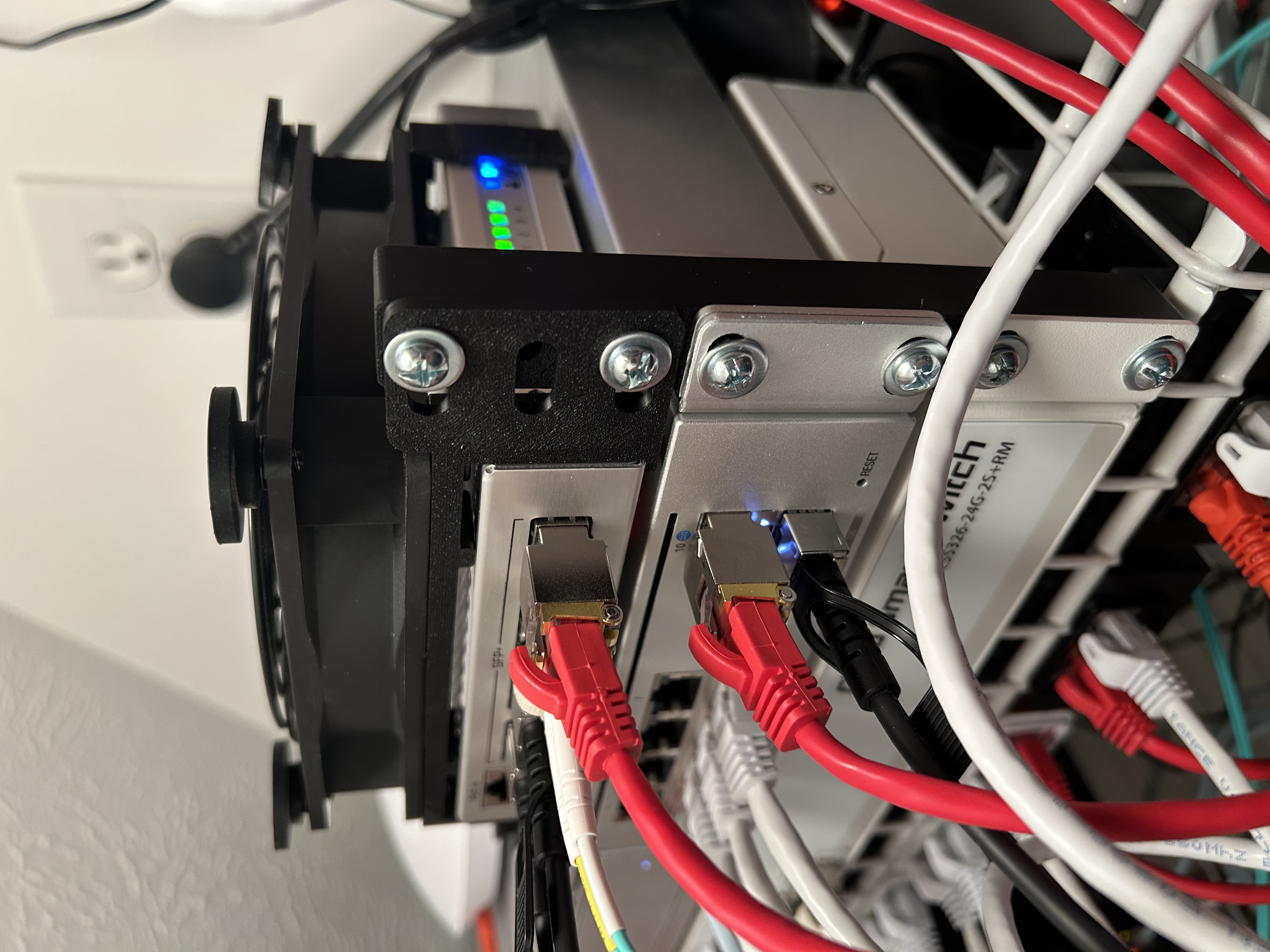 MikroTik crs-305 fan mount